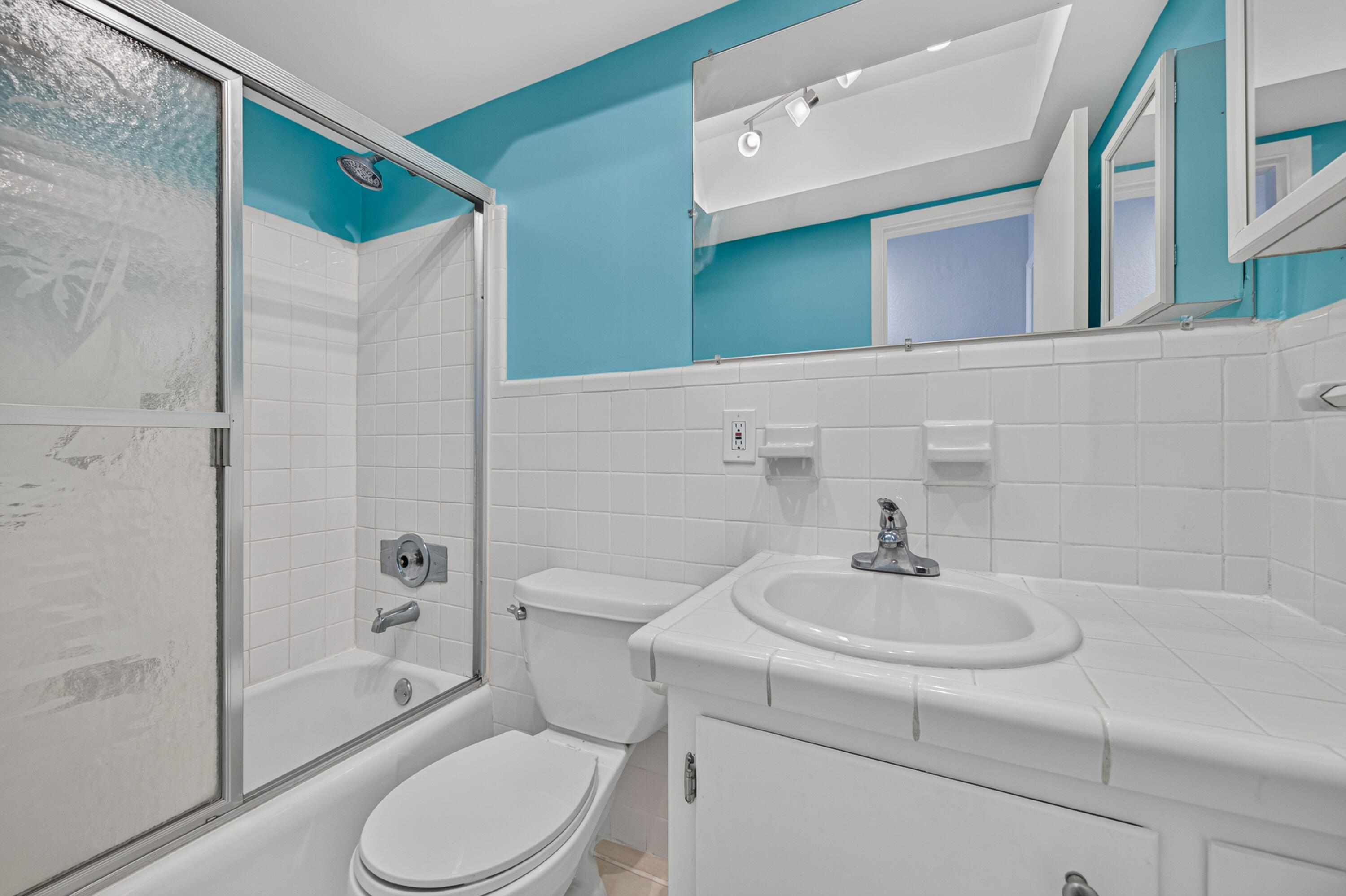Bathroom with Shower/Tub Combo