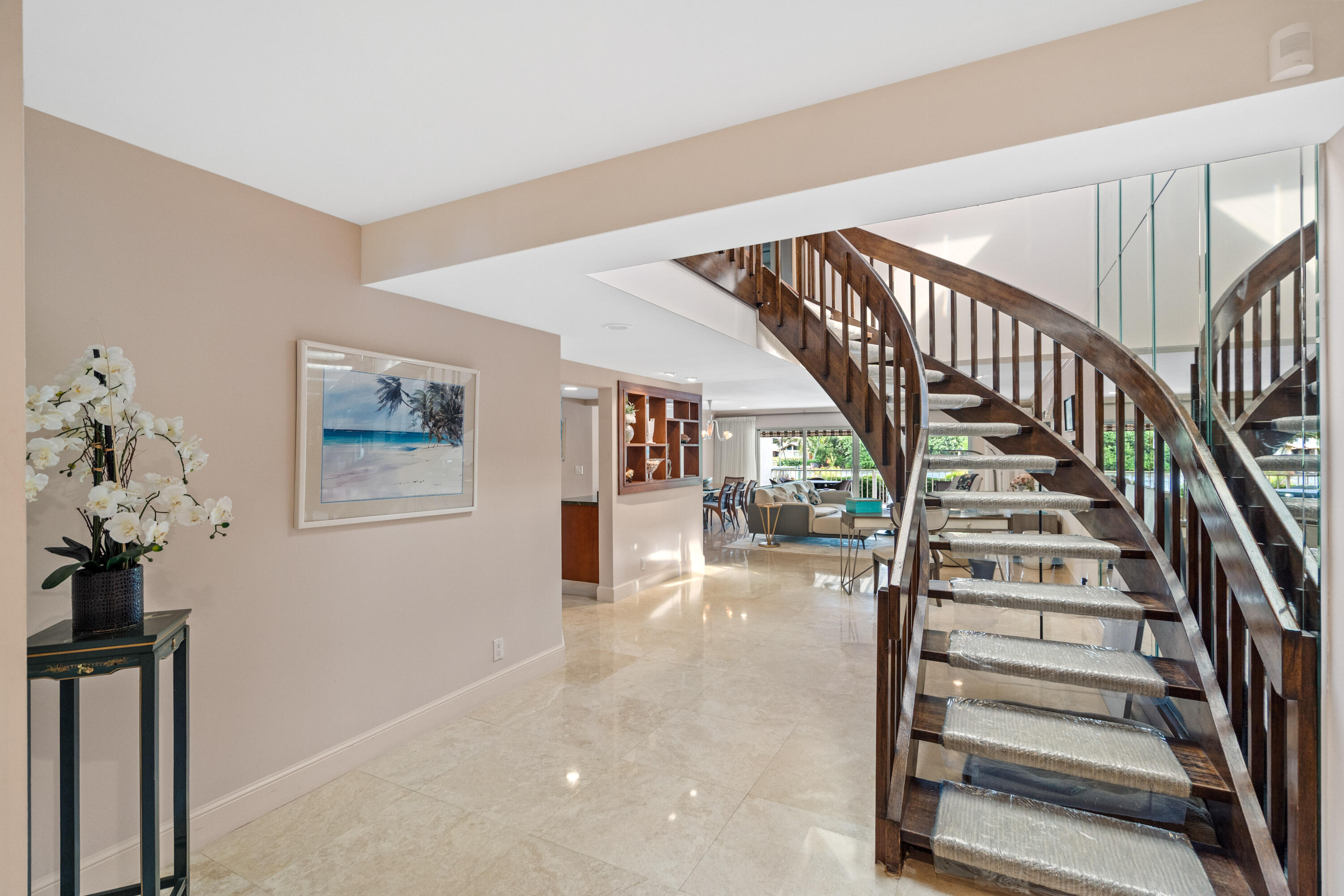 HOME ENTRANCE/STAIRS