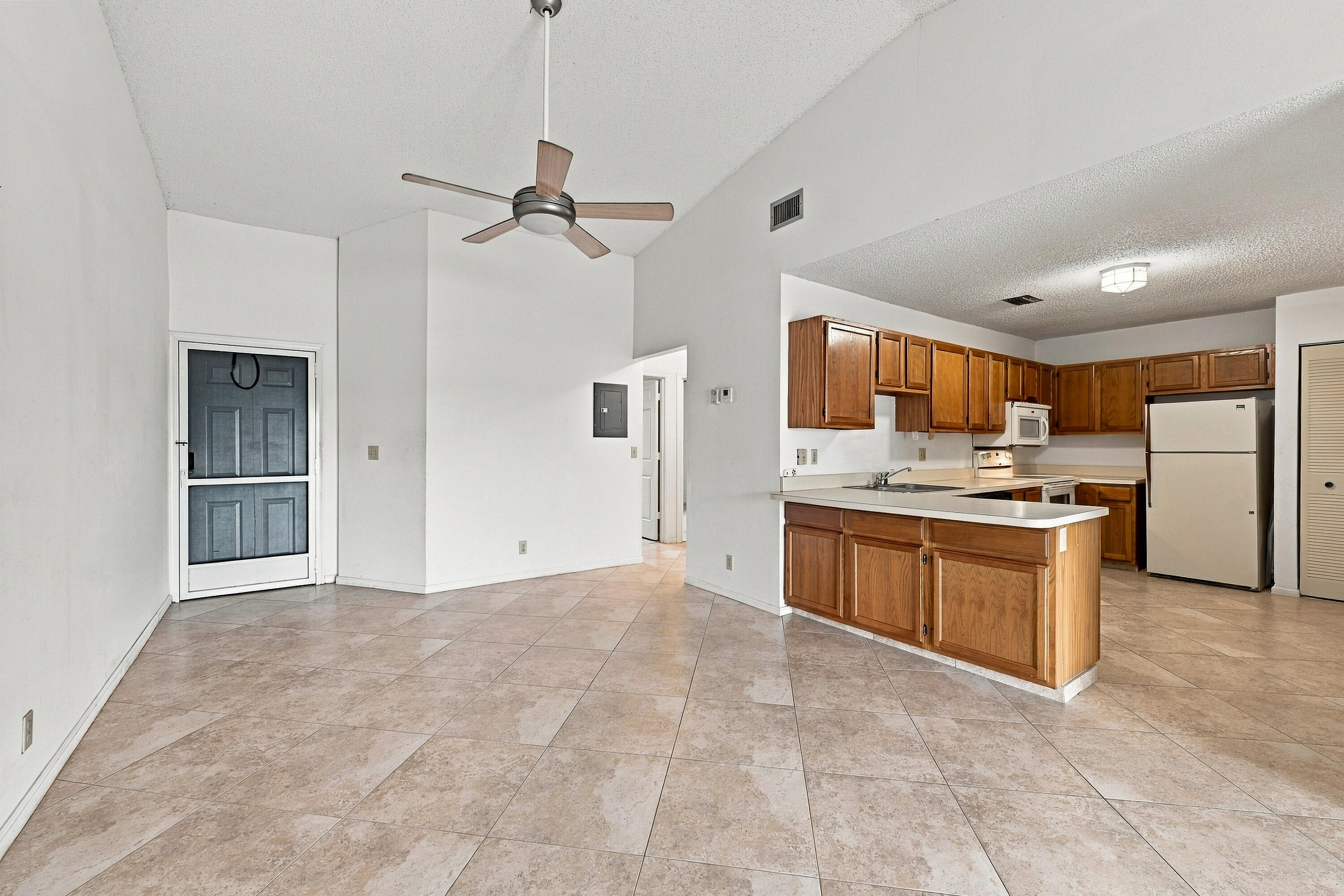 Kitchen & Dining Area