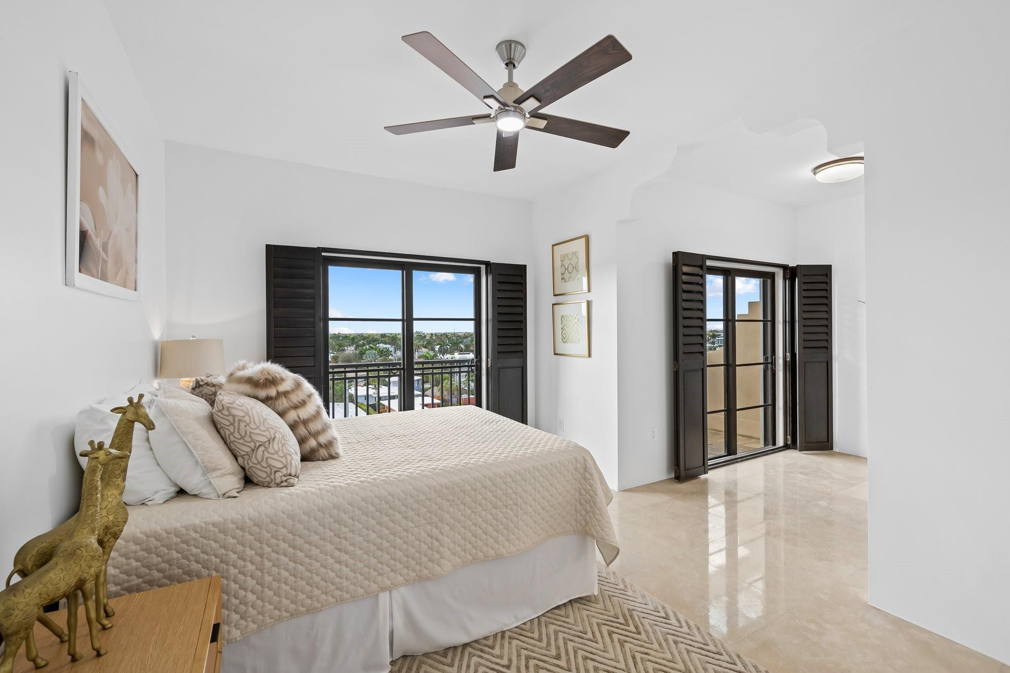 Second bedroom could be a large secone main bedroom with sitting area