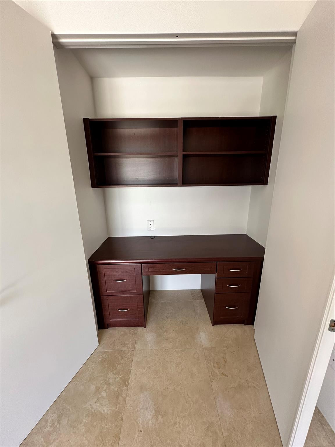 Built in desk guest bedroom