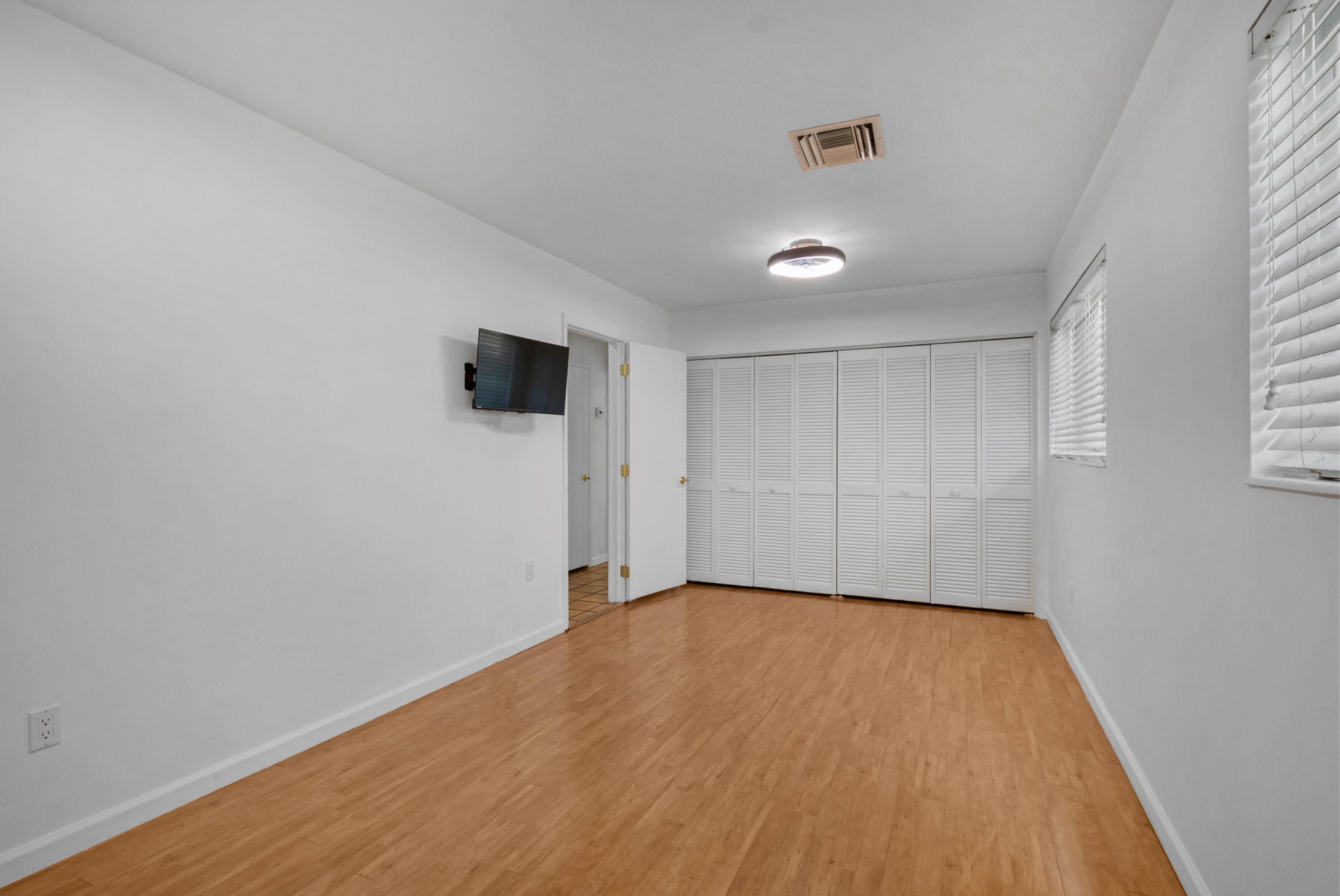 18_accutour_01 2110-ne-55th-st -017