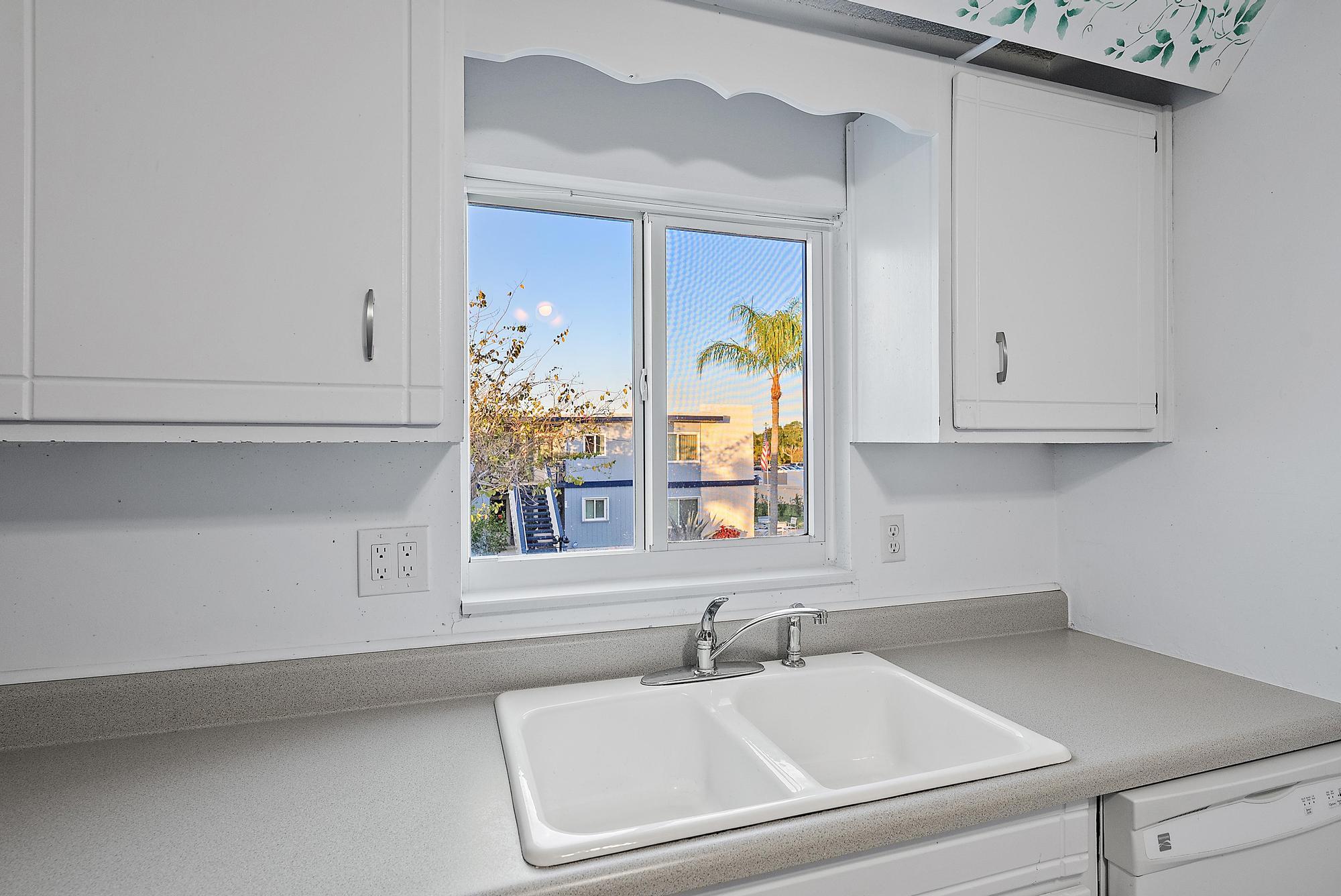 1561 NE 12th Terrace, C14-7