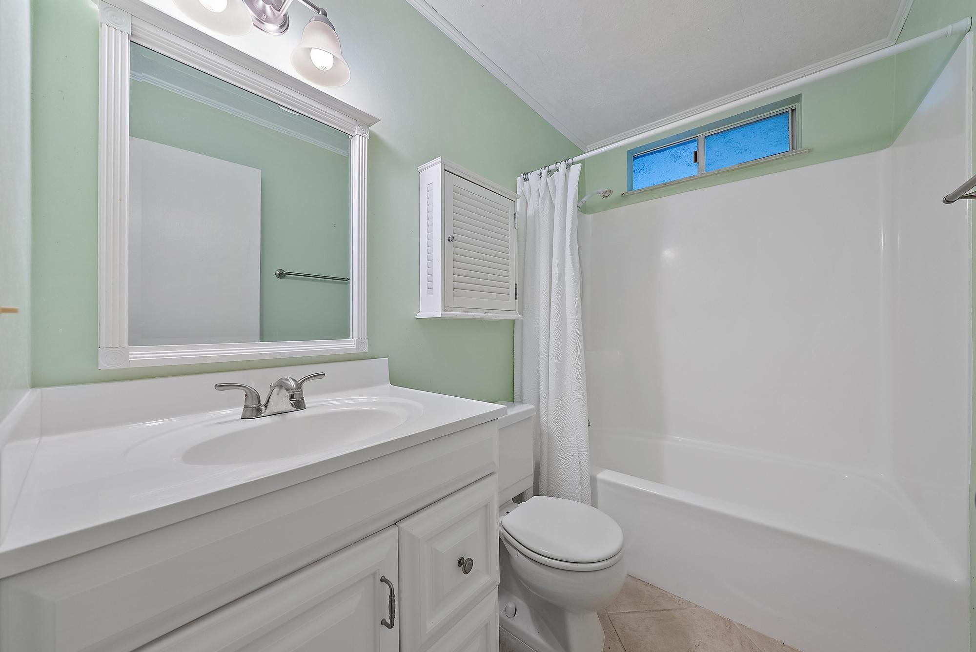 1561 NE 12th Terrace, C14-15