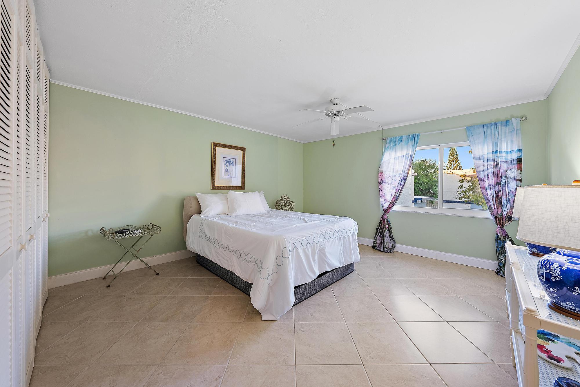 1561 NE 12th Terrace, C14-9