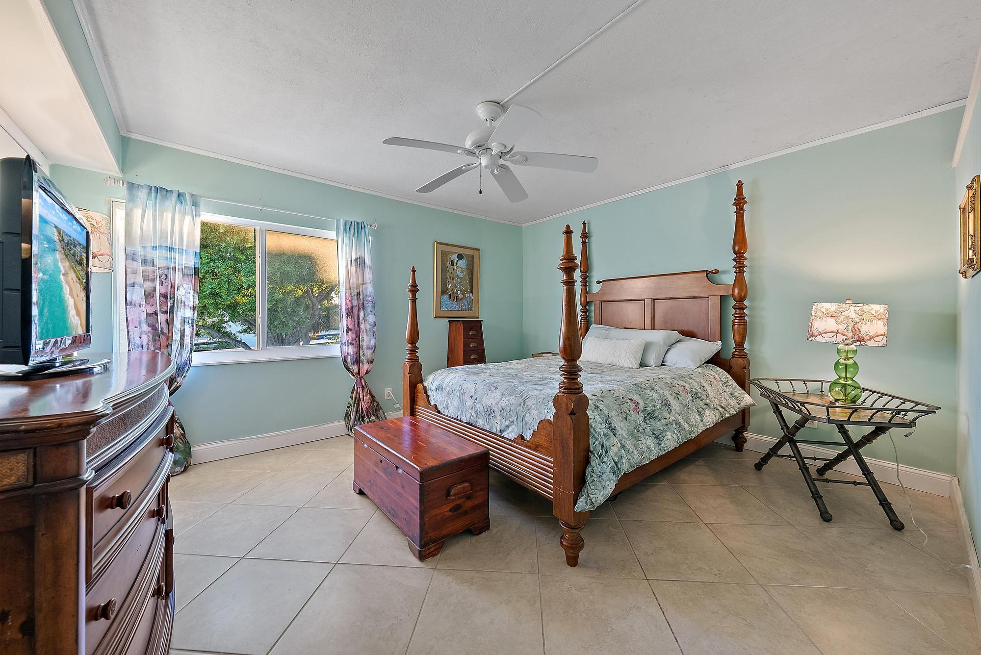 1561 NE 12th Terrace, C14-10