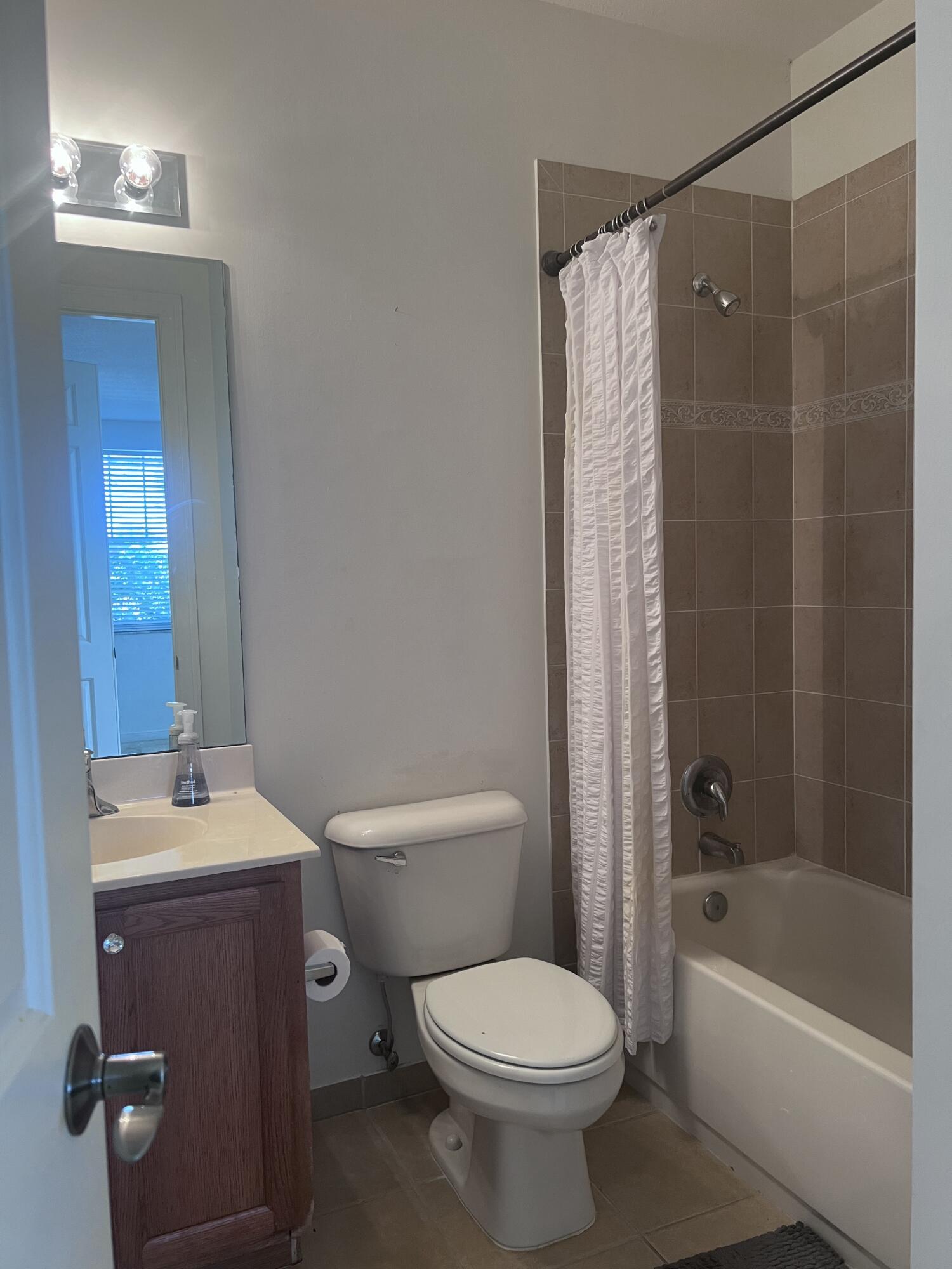 1st floor master bathroom