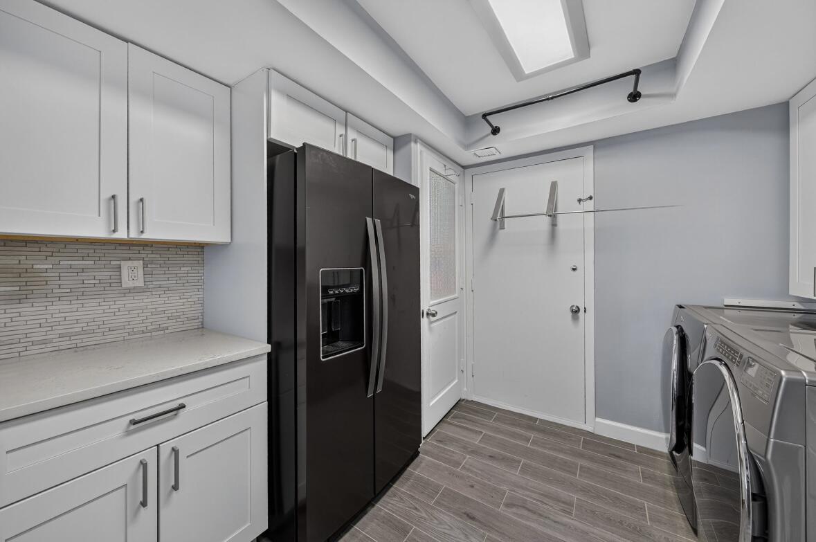 Secondary Residence - Full kitchen with Large Washer & Dryer.
