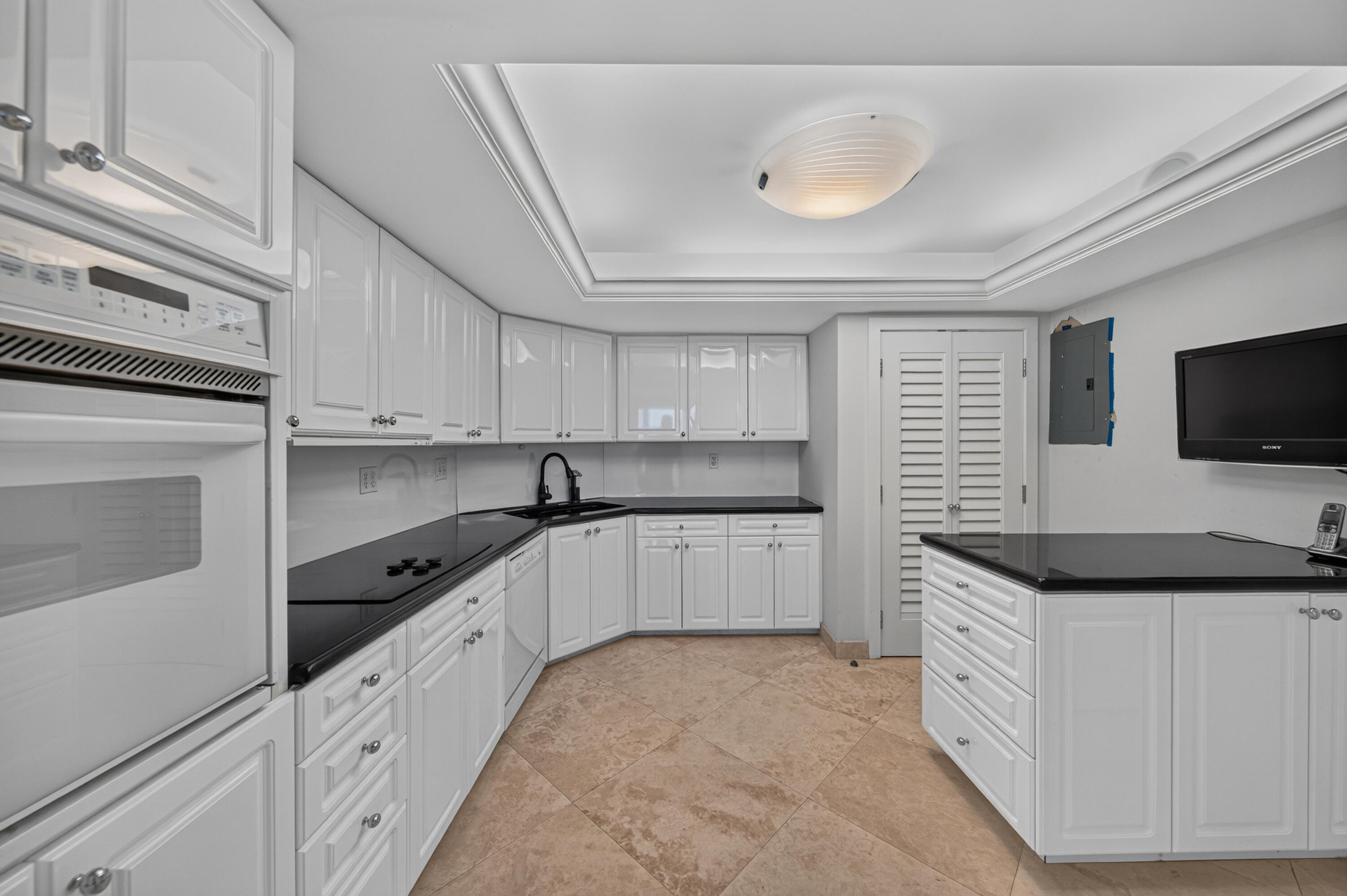 Main Residence - Kitchen