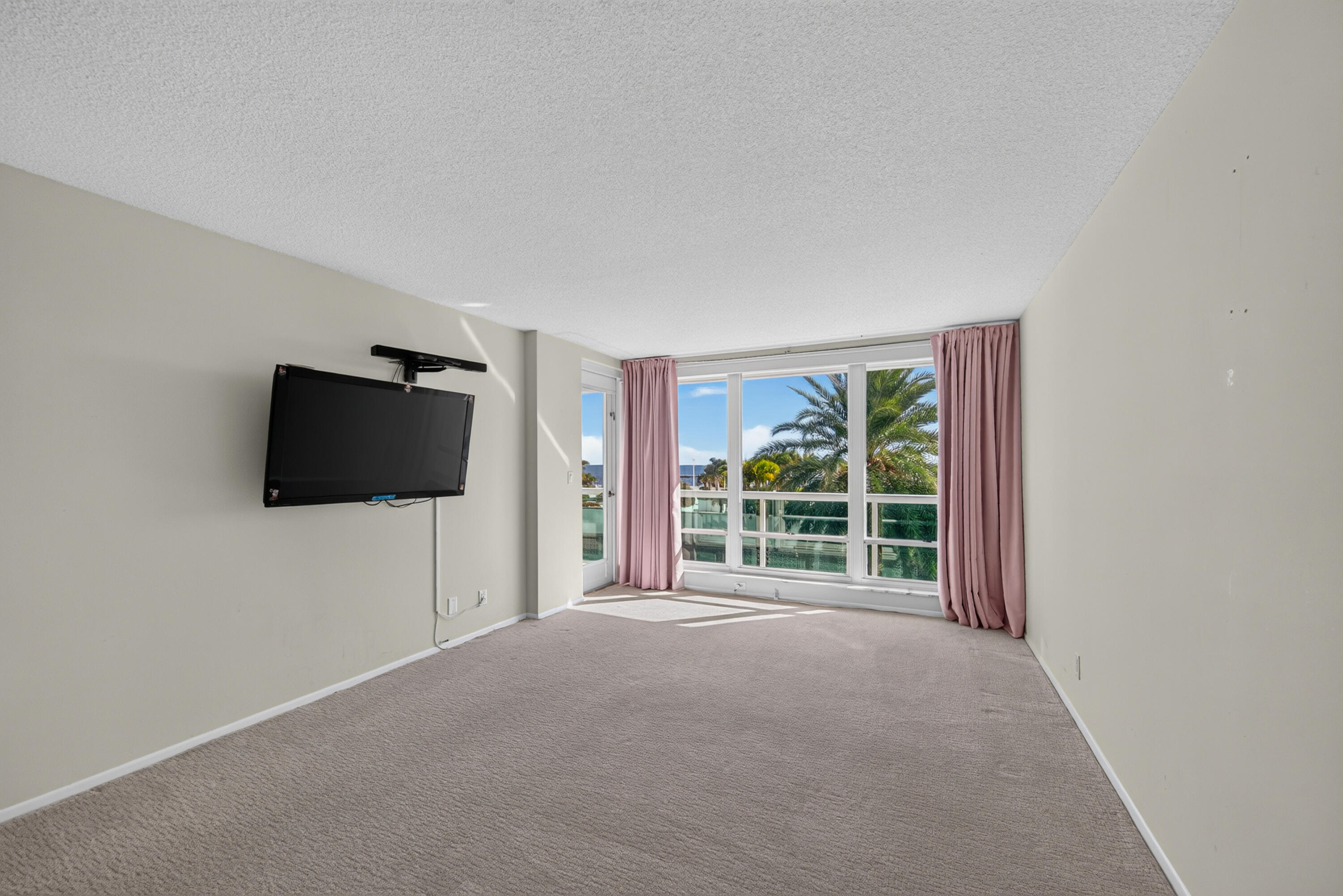 Secondary Residence - Primary Bedroom with black-out shades.
