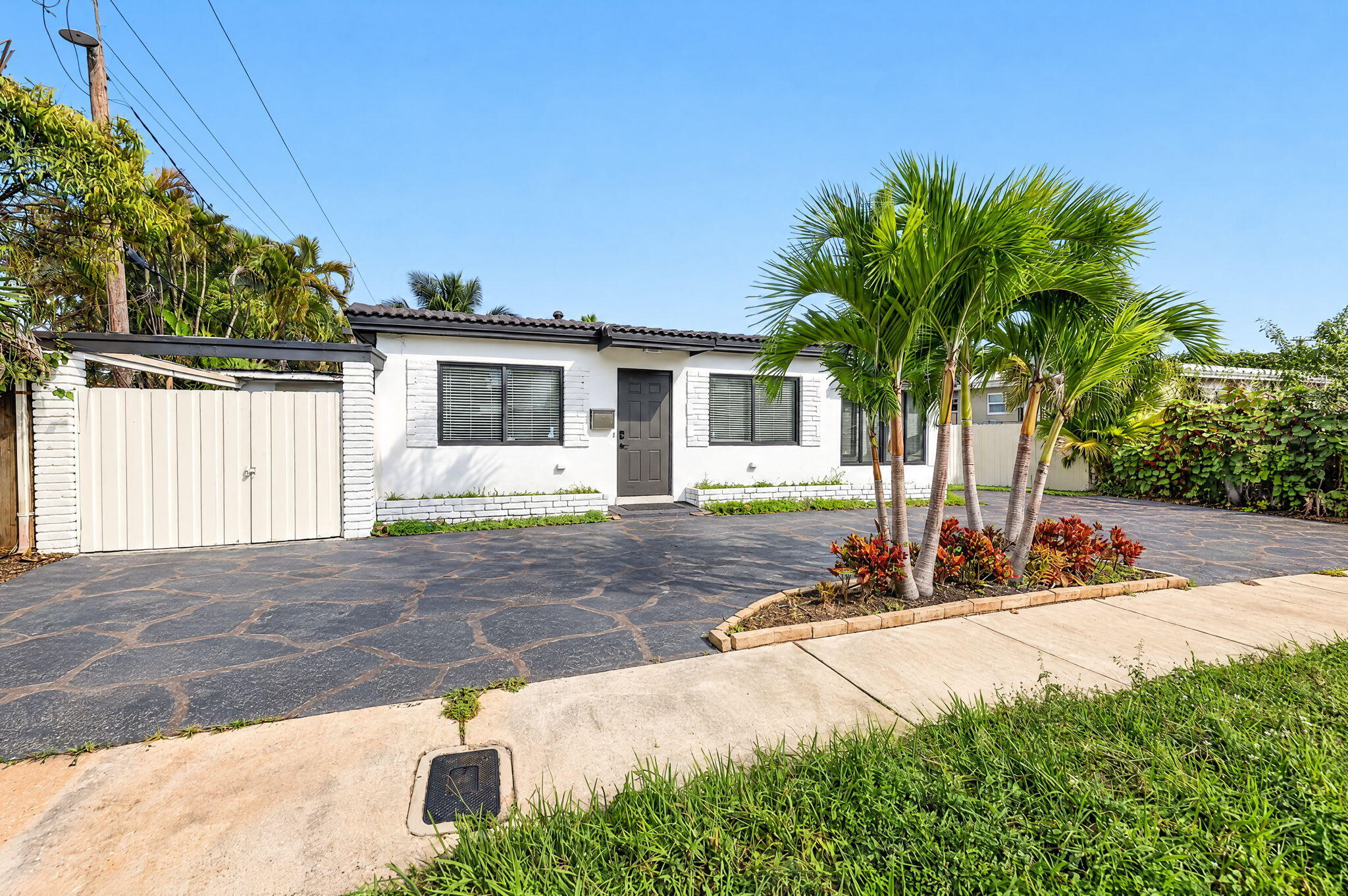 1-web-or-mls-8I8A5456_batchlook 1-web-or-mls-8I8A5456_batchlook