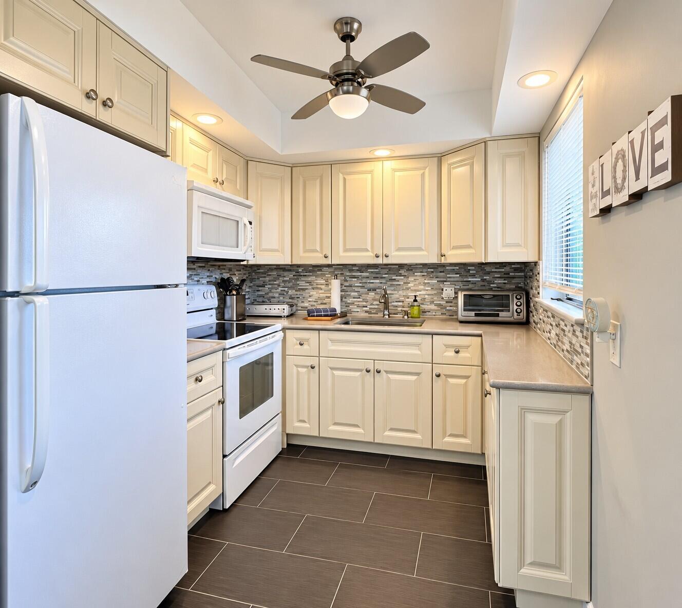 Cheerful & Bright UPDATED Kitchen!