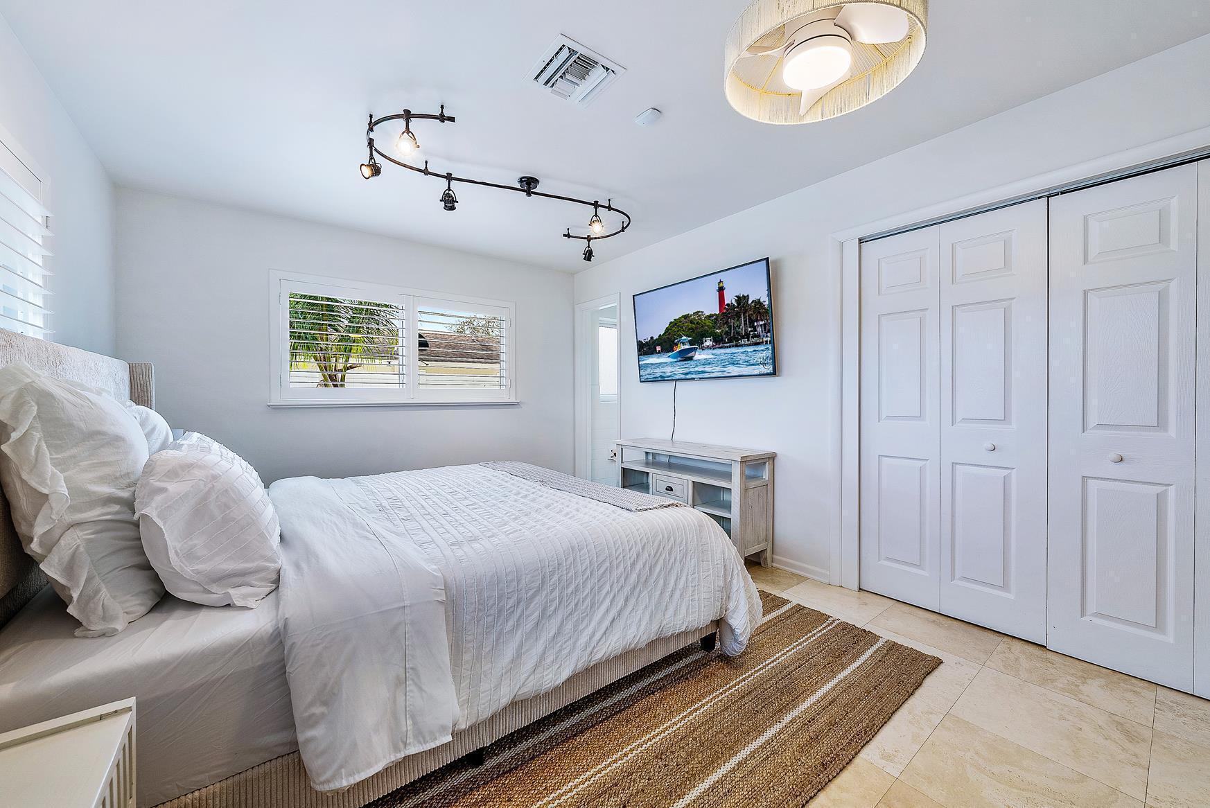 19353 W Indies Ln-10-MLS