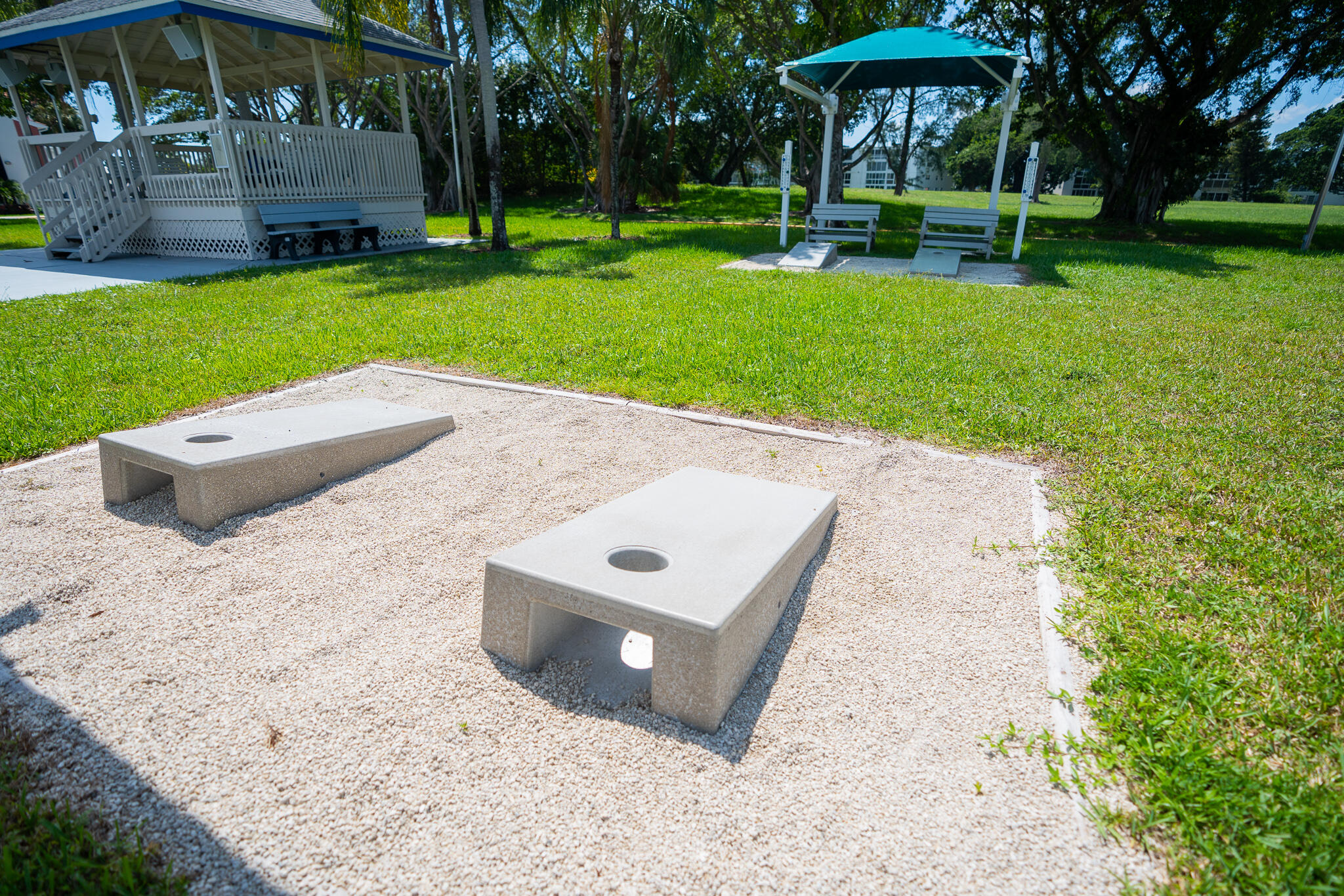 CORNHOLE-1