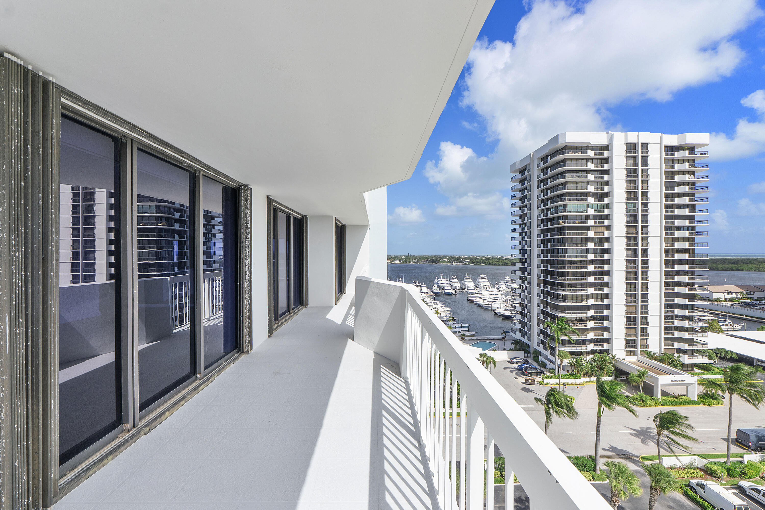 123 Lakeshore Dr u1143_056