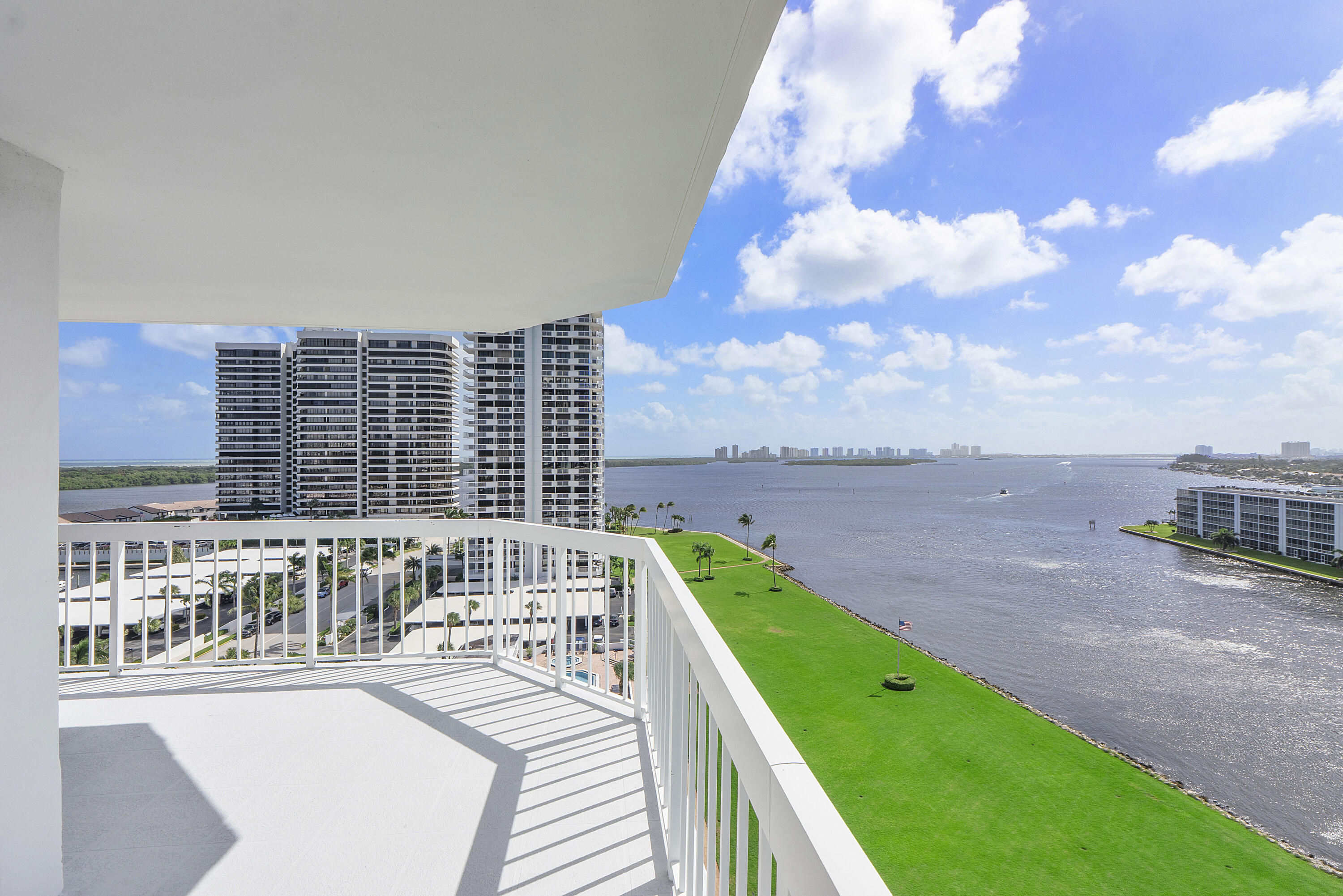 123 Lakeshore Dr u1143_054