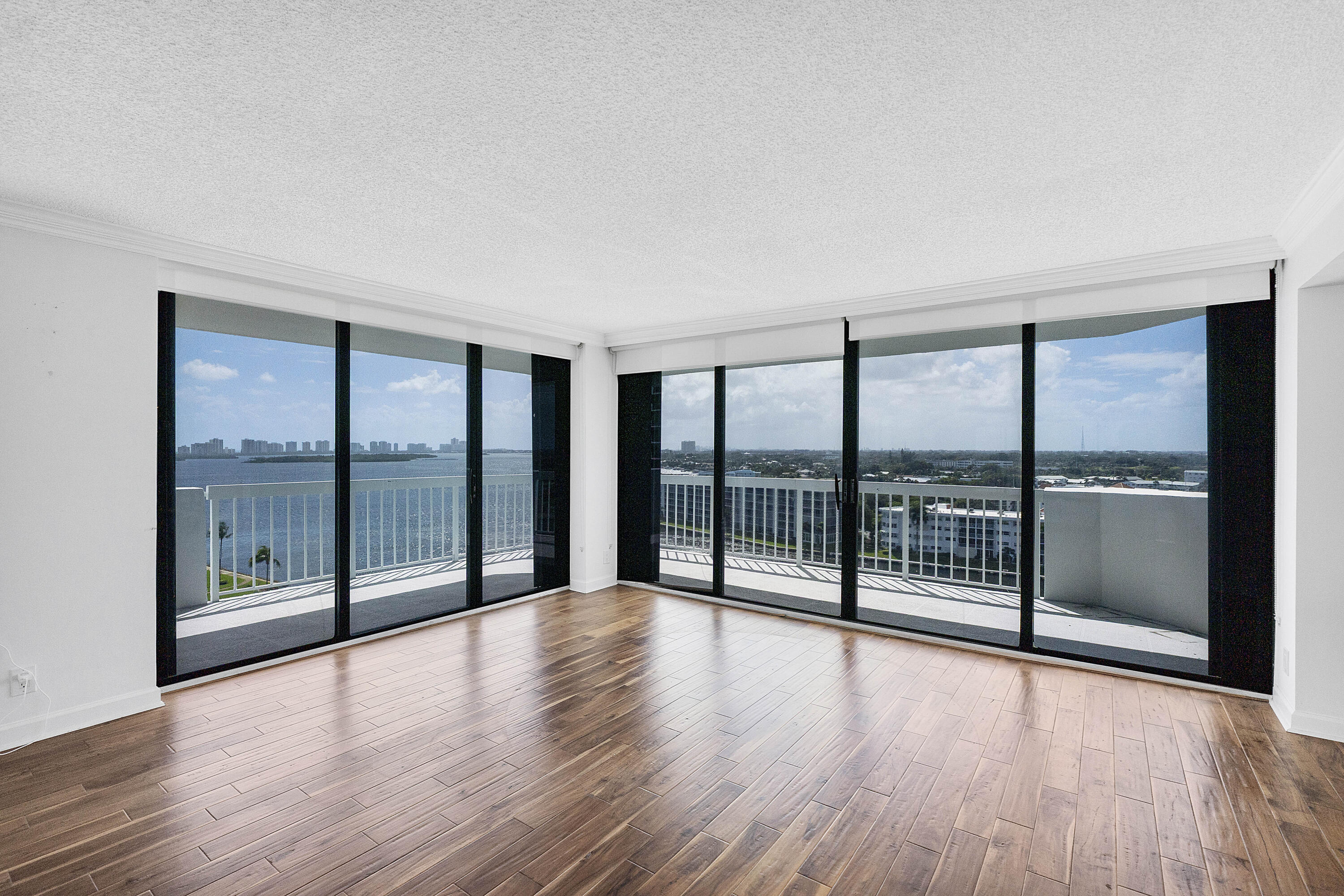 123 Lakeshore Dr u1143_014