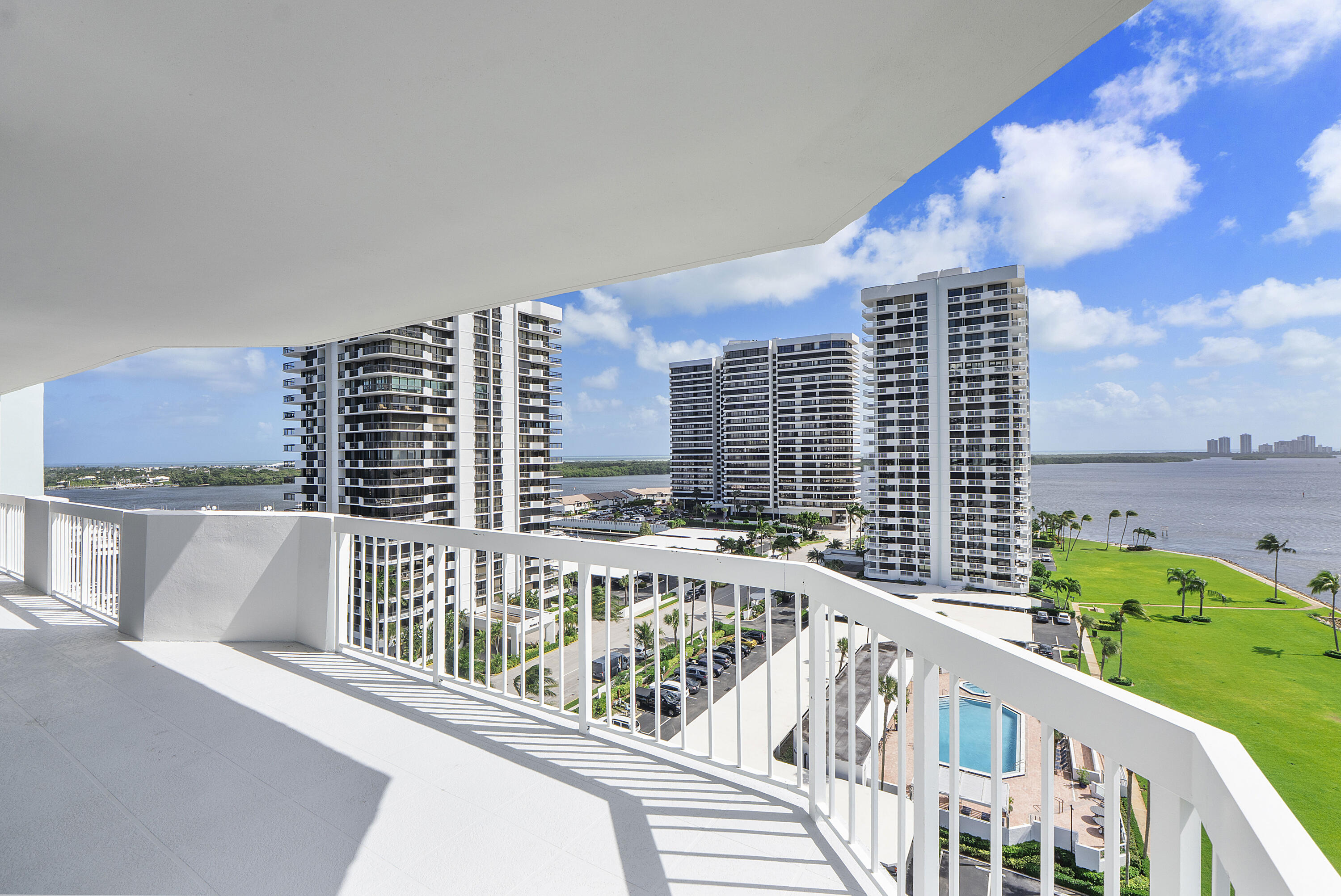 123 Lakeshore Dr u1143_055