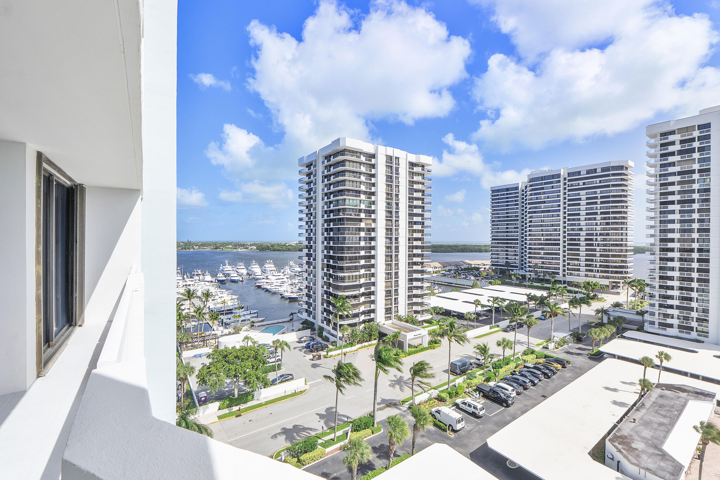 123 Lakeshore Dr u1143_057