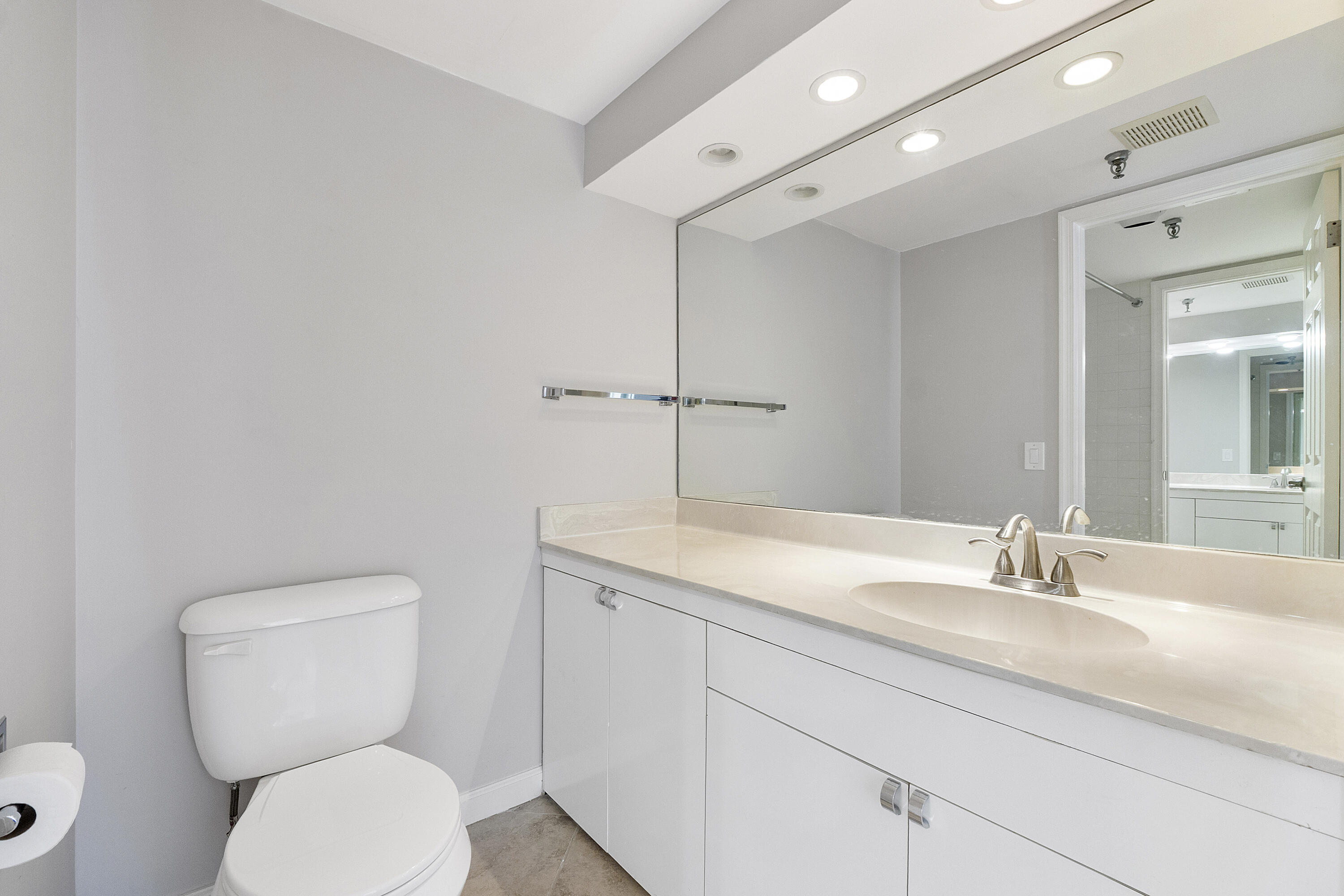 123 Lakeshore Dr u1143_025