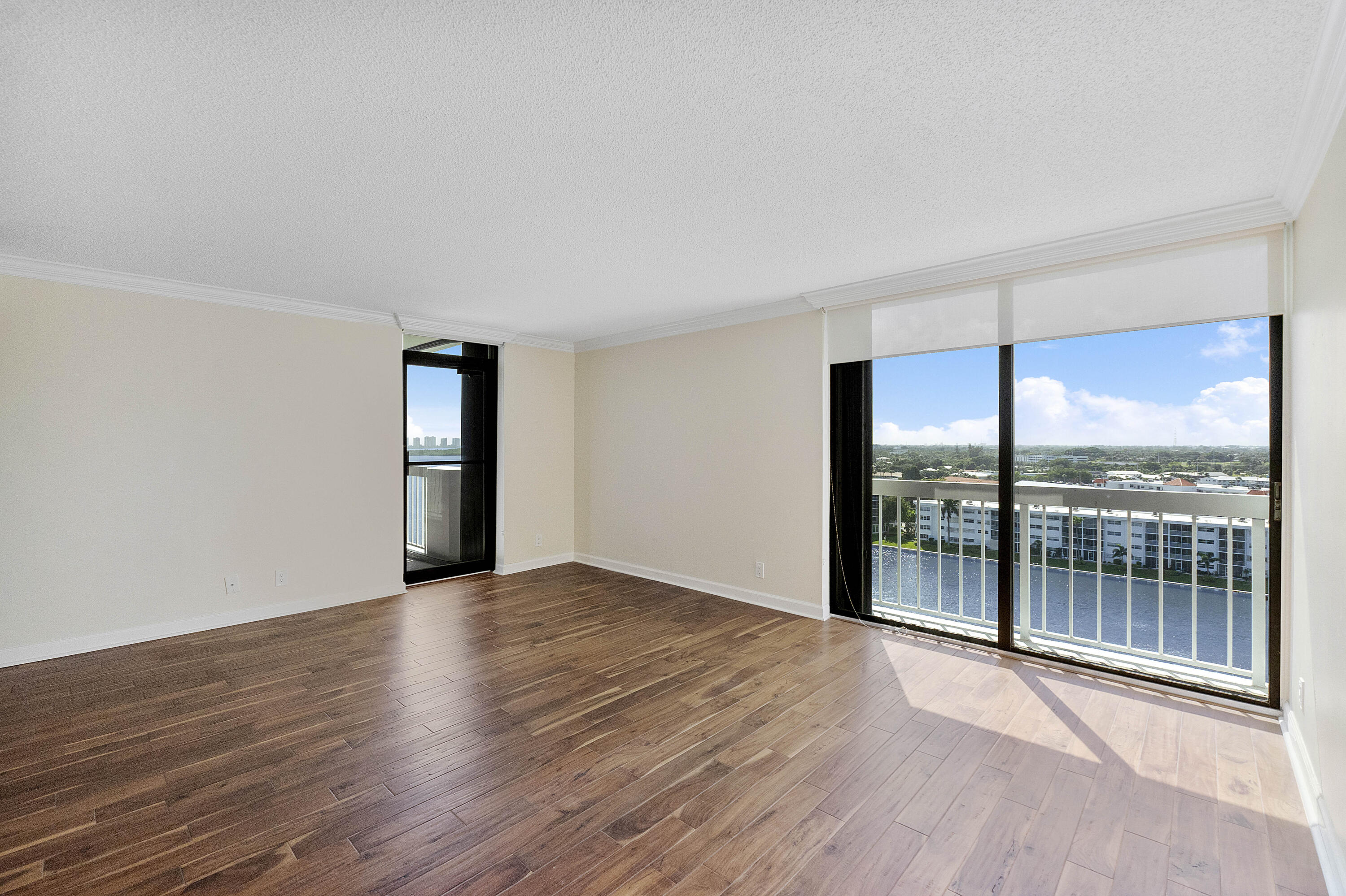 123 Lakeshore Dr u1143_037