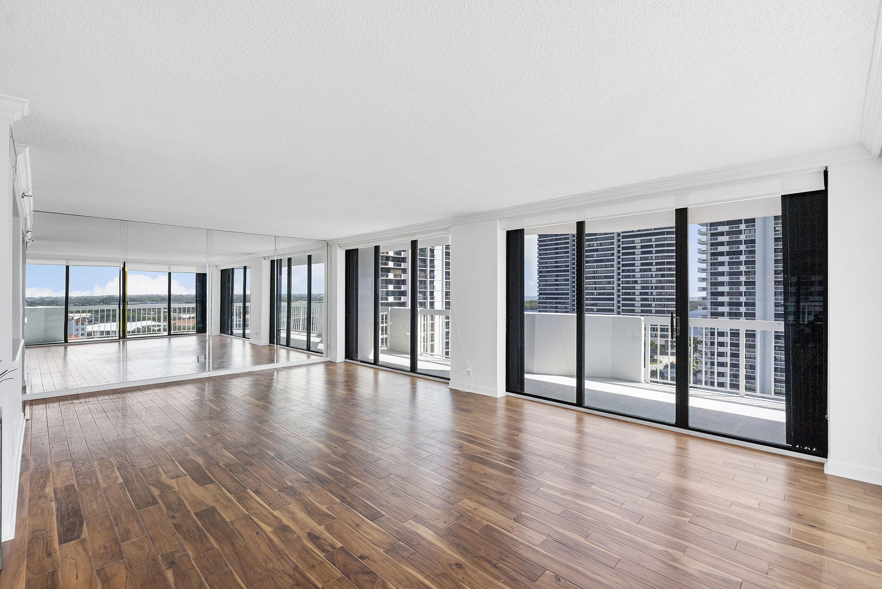 123 Lakeshore Dr u1143_015