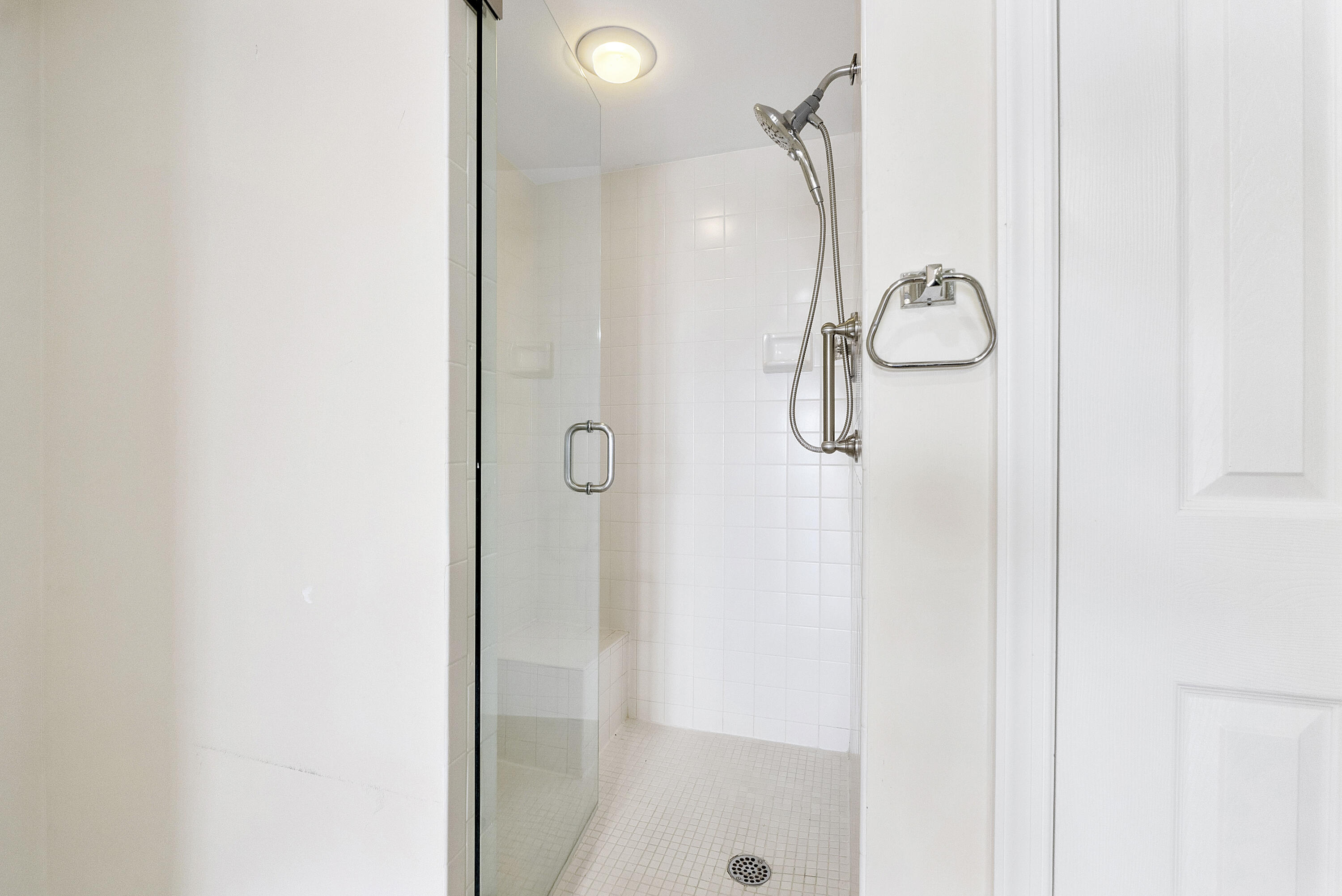 123 Lakeshore Dr u1143_043