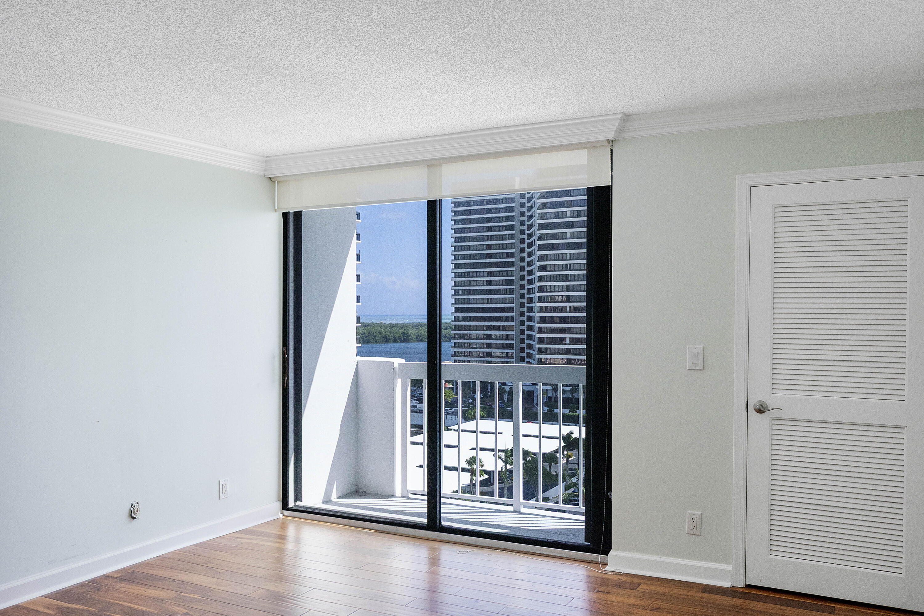 123 Lakeshore Dr u1143_029
