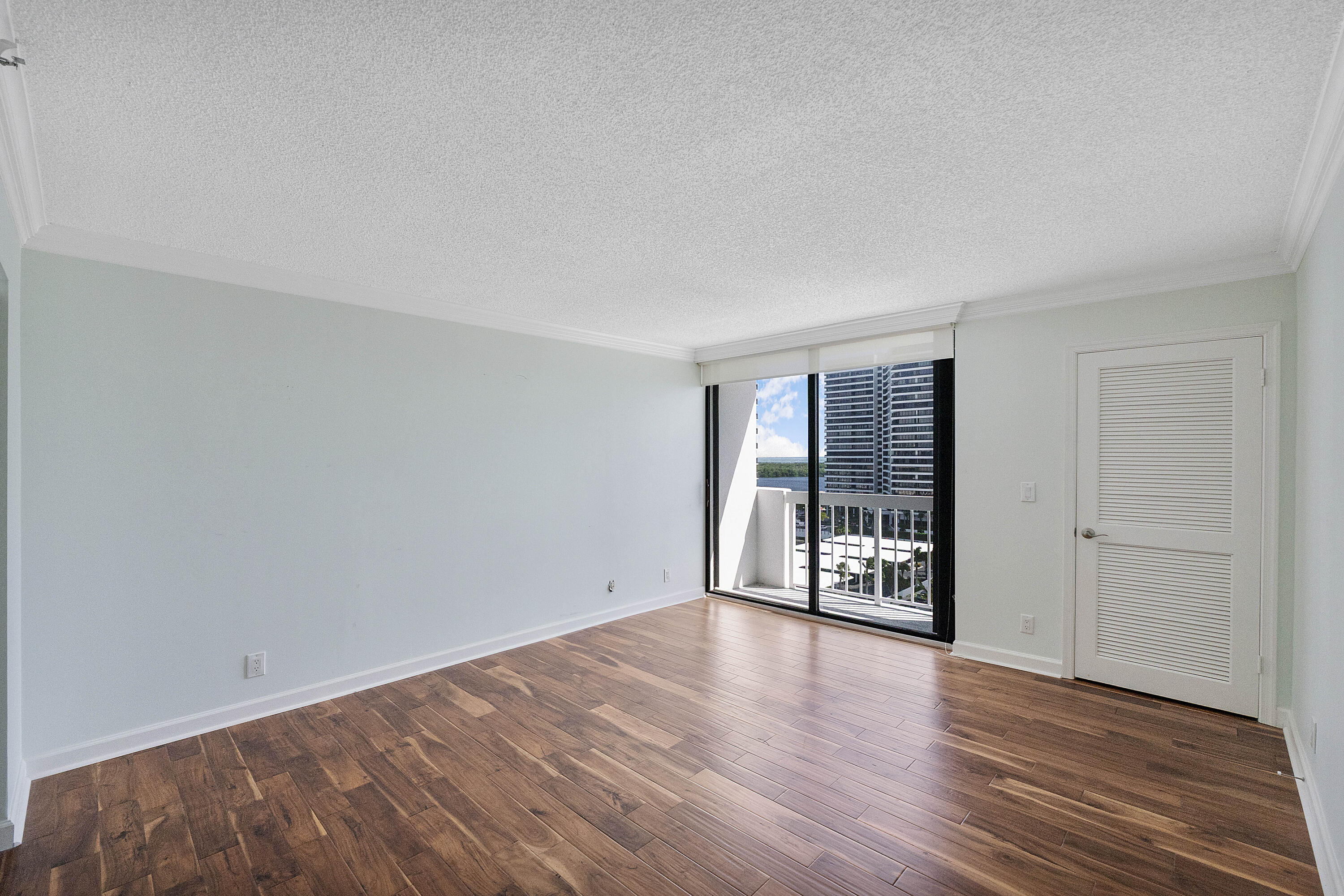 123 Lakeshore Dr u1143_028