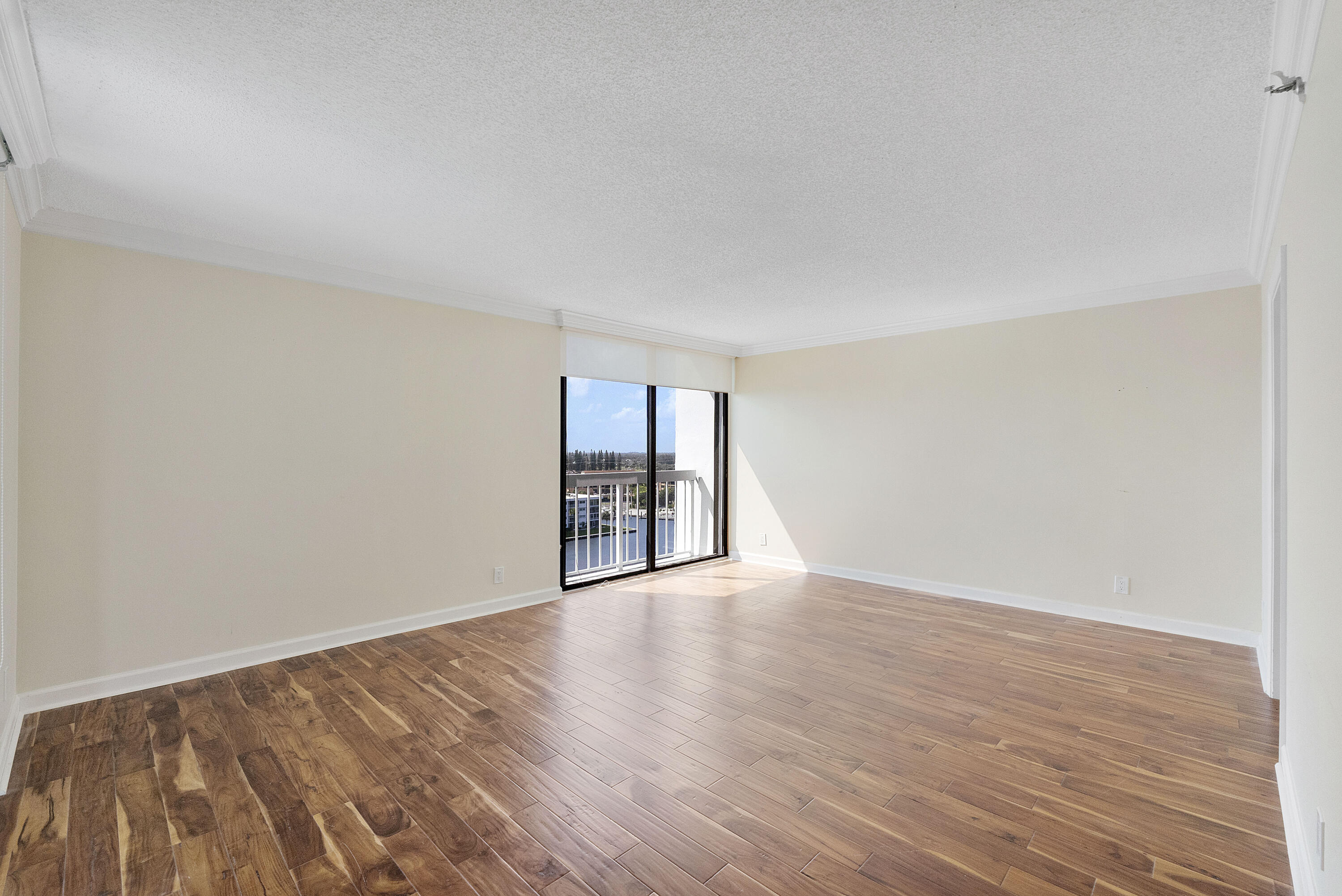 123 Lakeshore Dr u1143_036