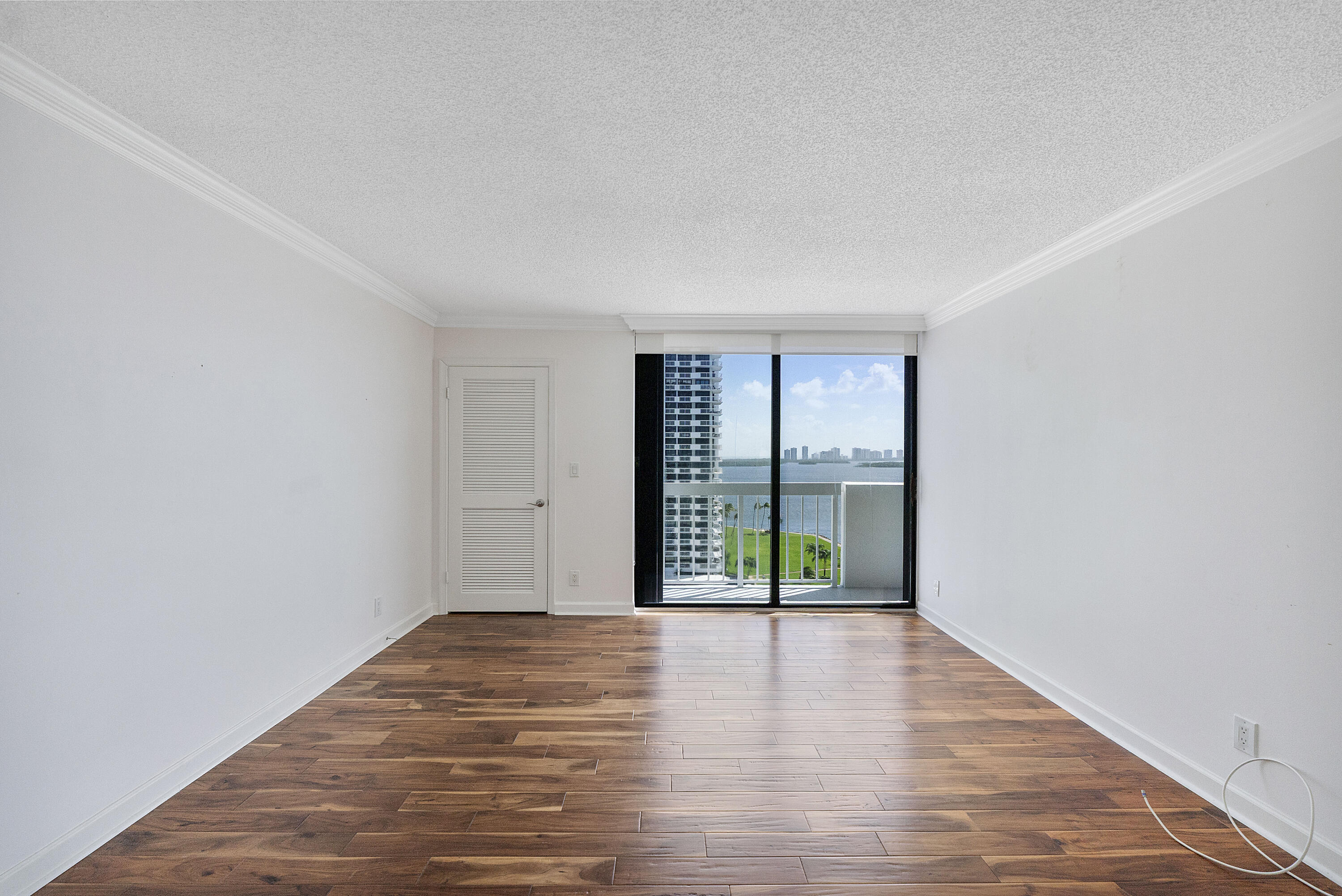 123 Lakeshore Dr u1143_024