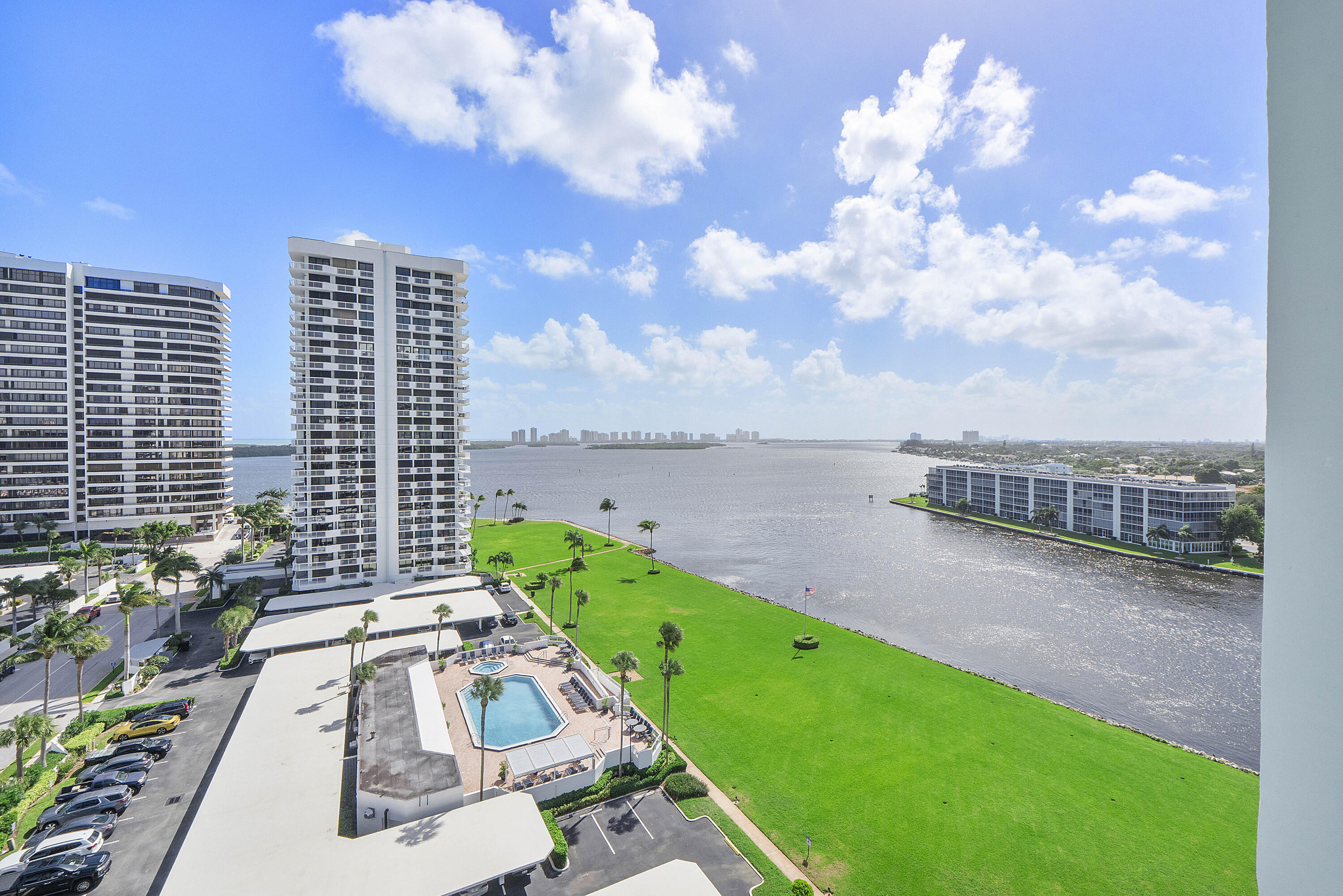 123 Lakeshore Dr u1143_034