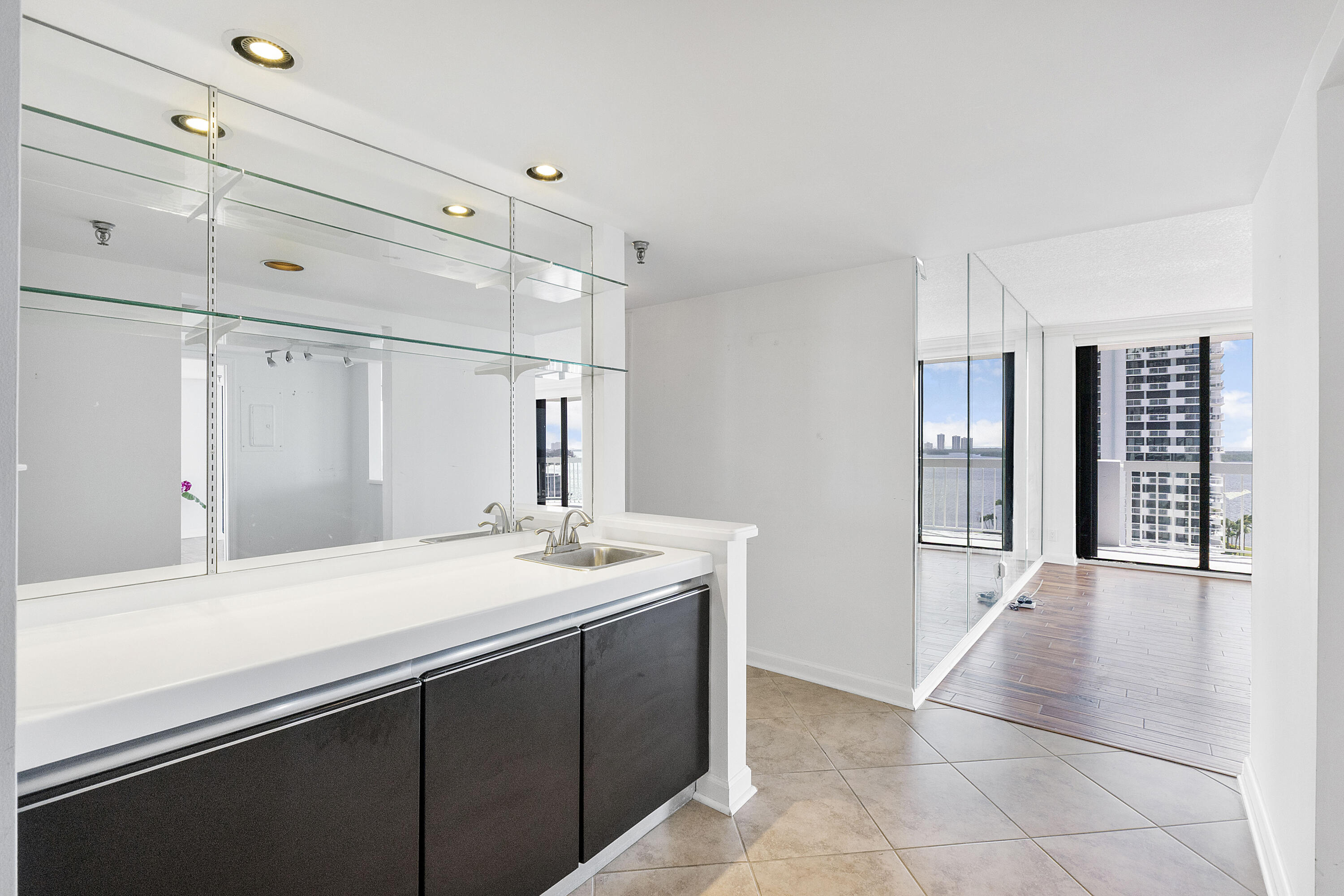 123 Lakeshore Dr u1143_011