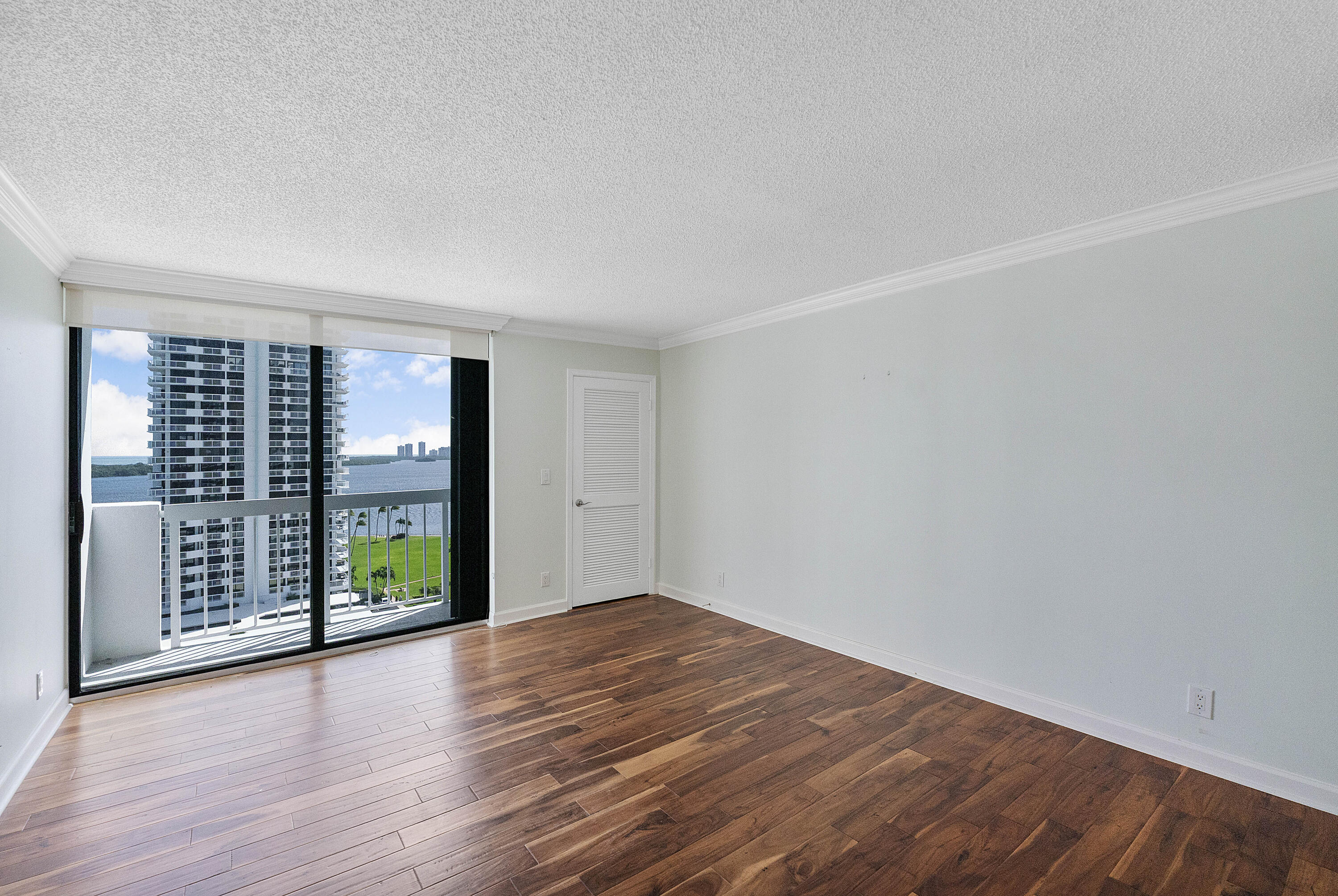 123 Lakeshore Dr u1143_030