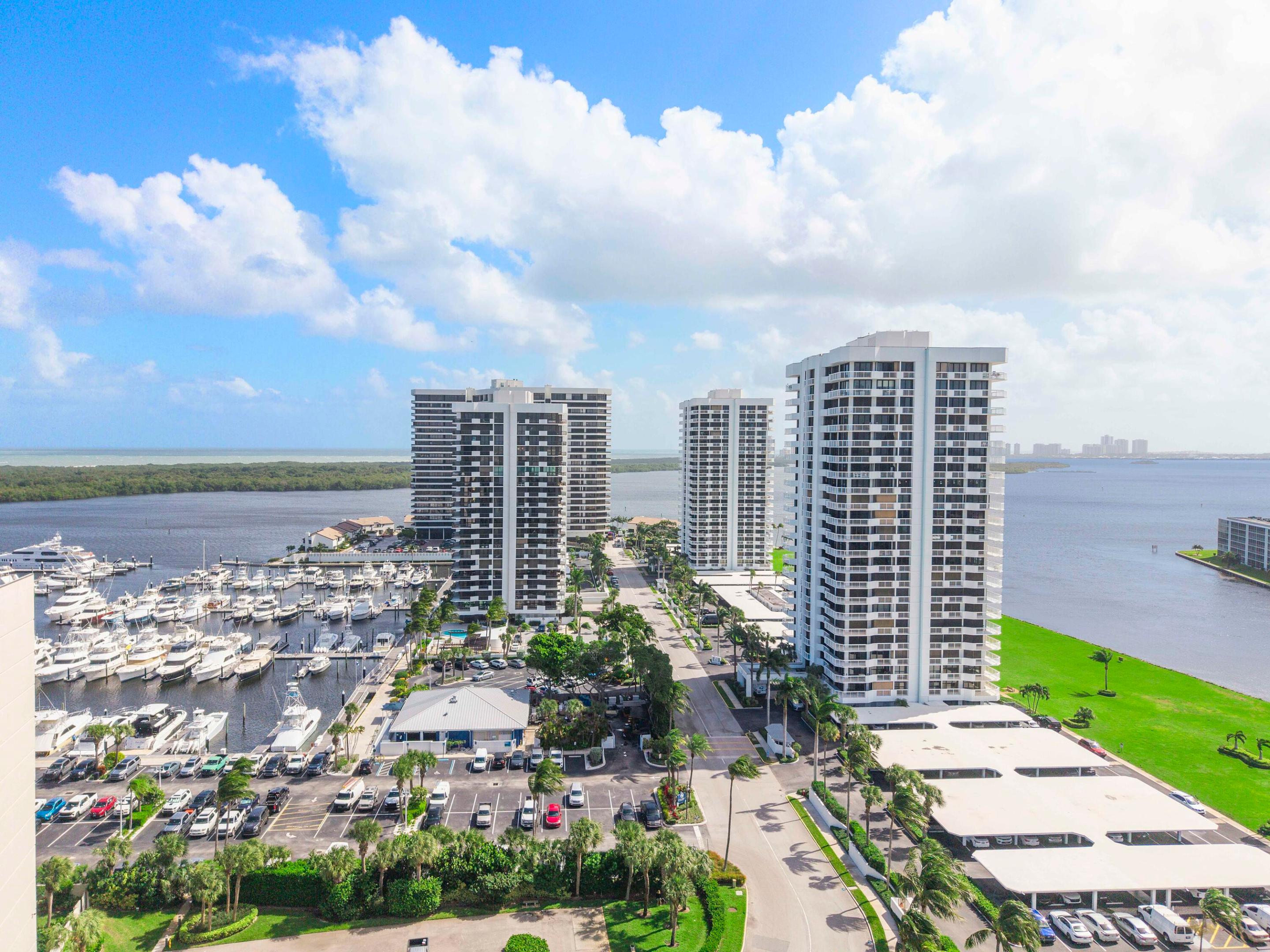 123 Lakeshore Dr u1143_008