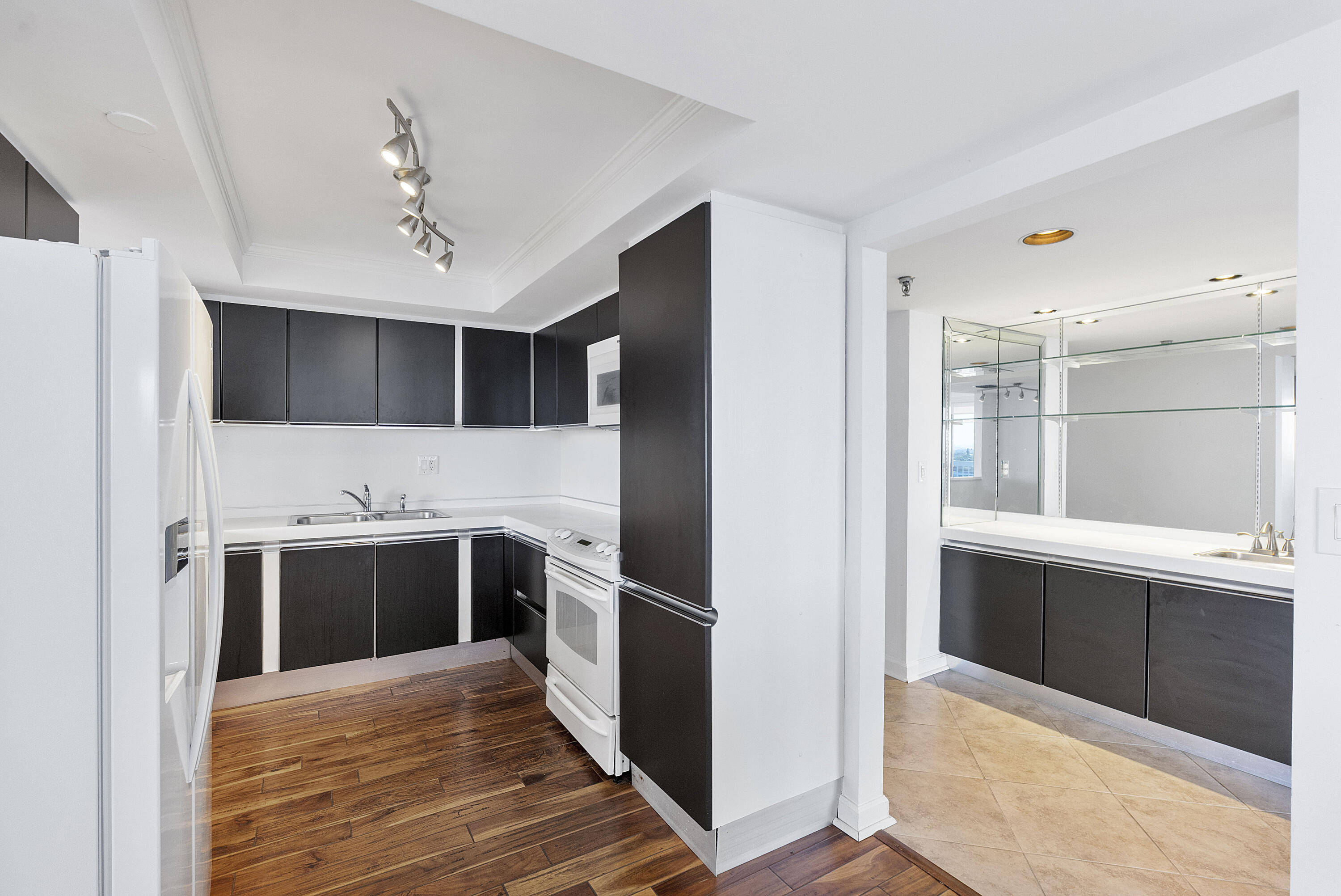 123 Lakeshore Dr u1143_019