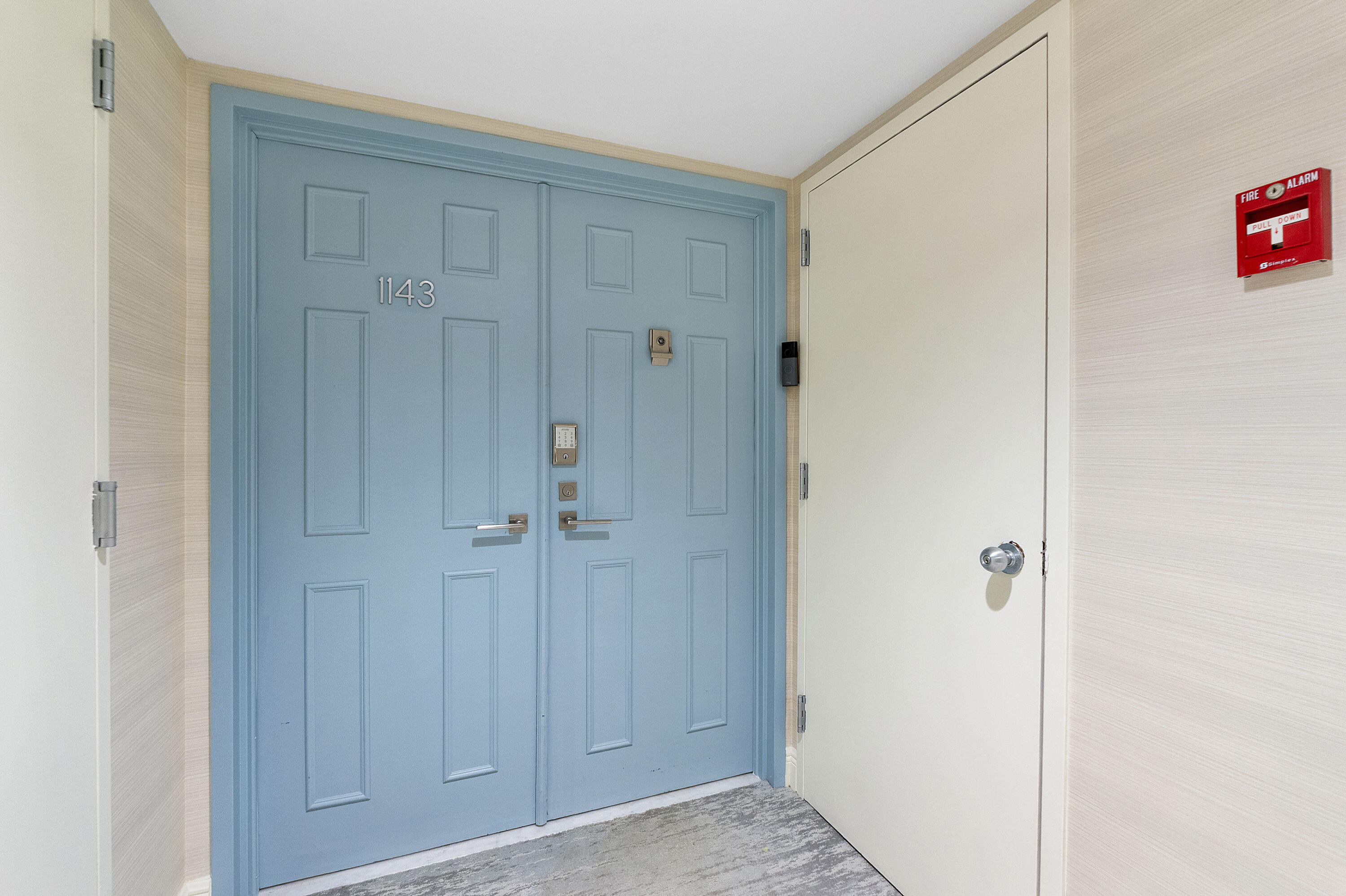 123 Lakeshore Dr u1143_061