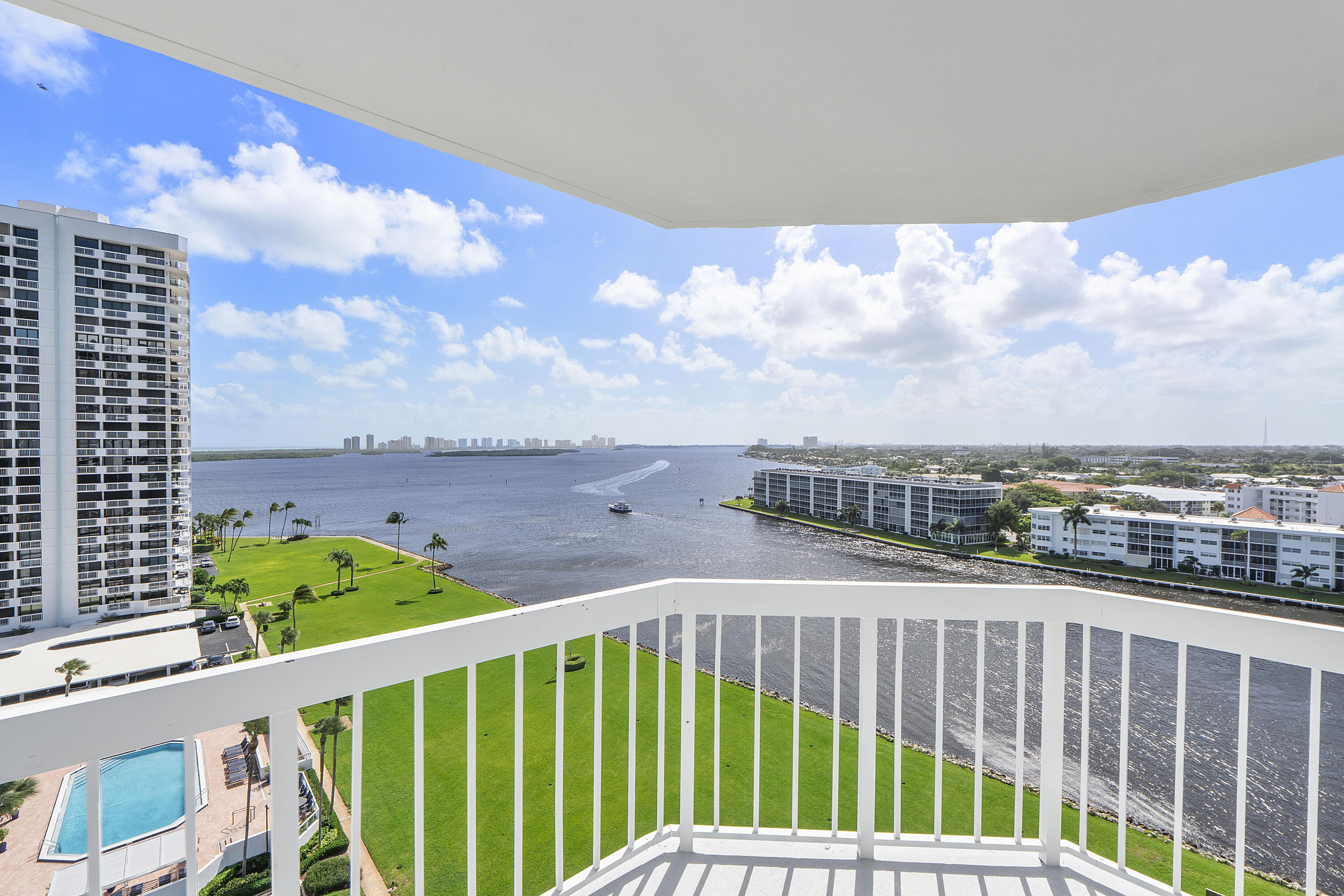 123 Lakeshore Dr u1143_049