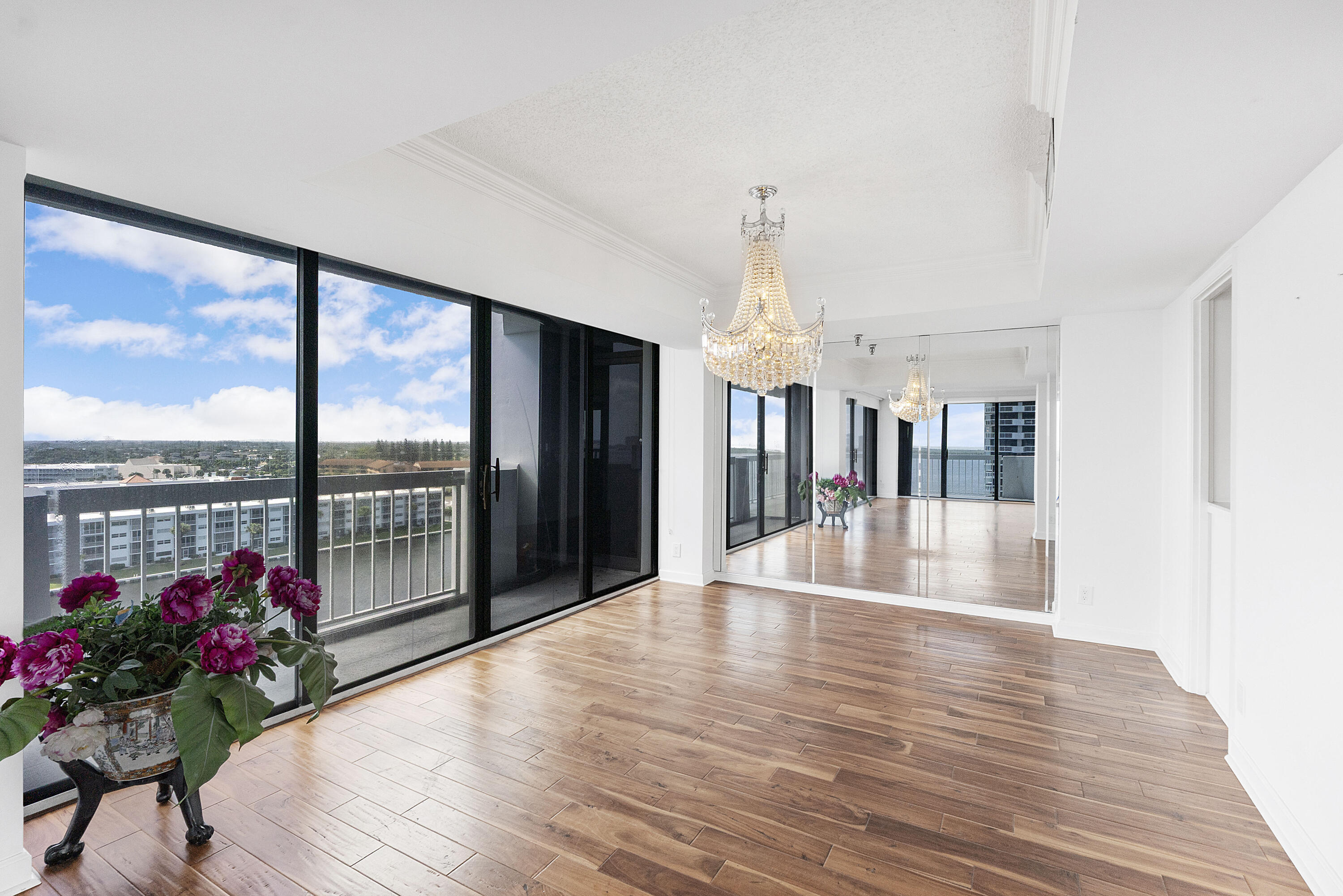 123 Lakeshore Dr u1143_016