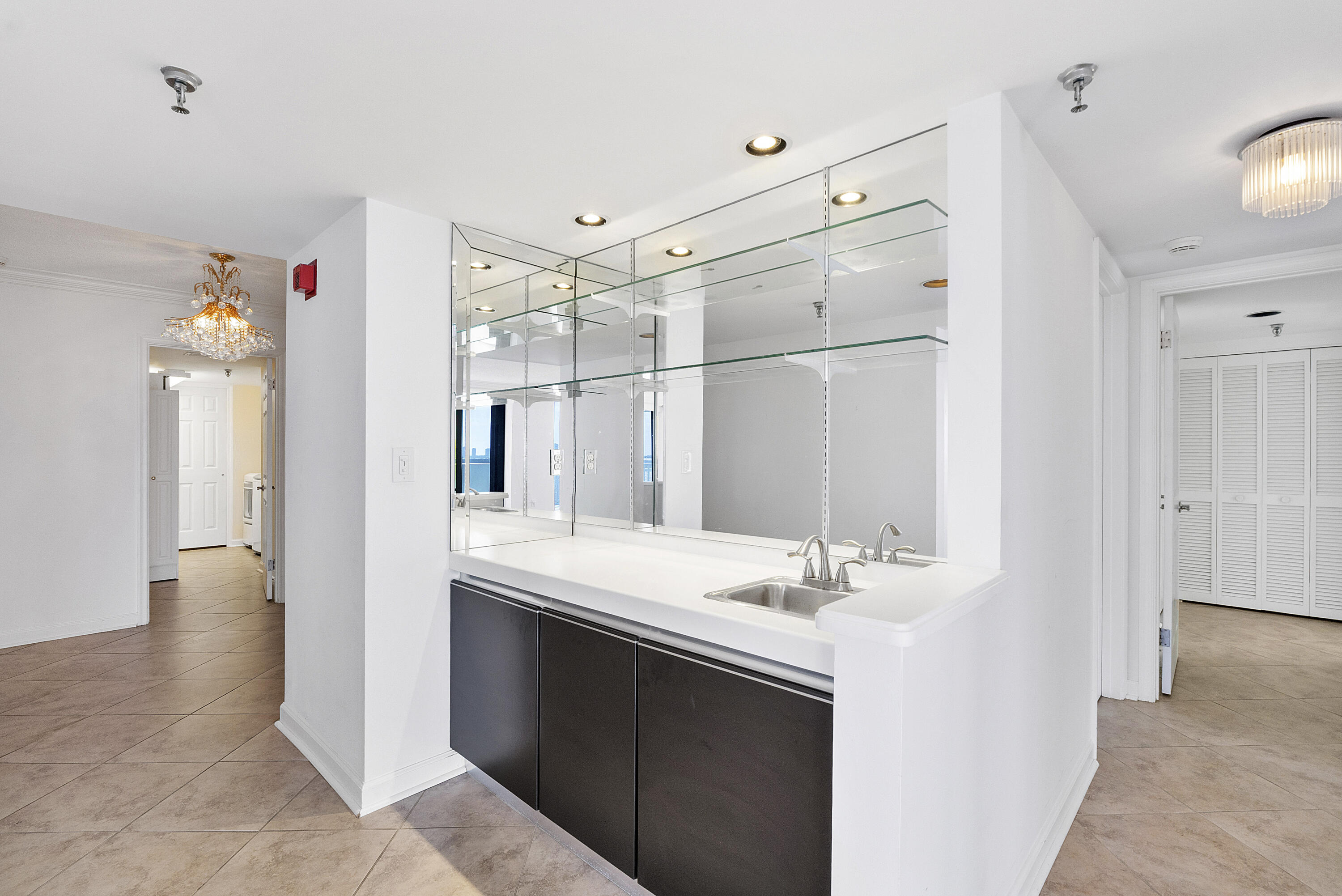 123 Lakeshore Dr u1143_012
