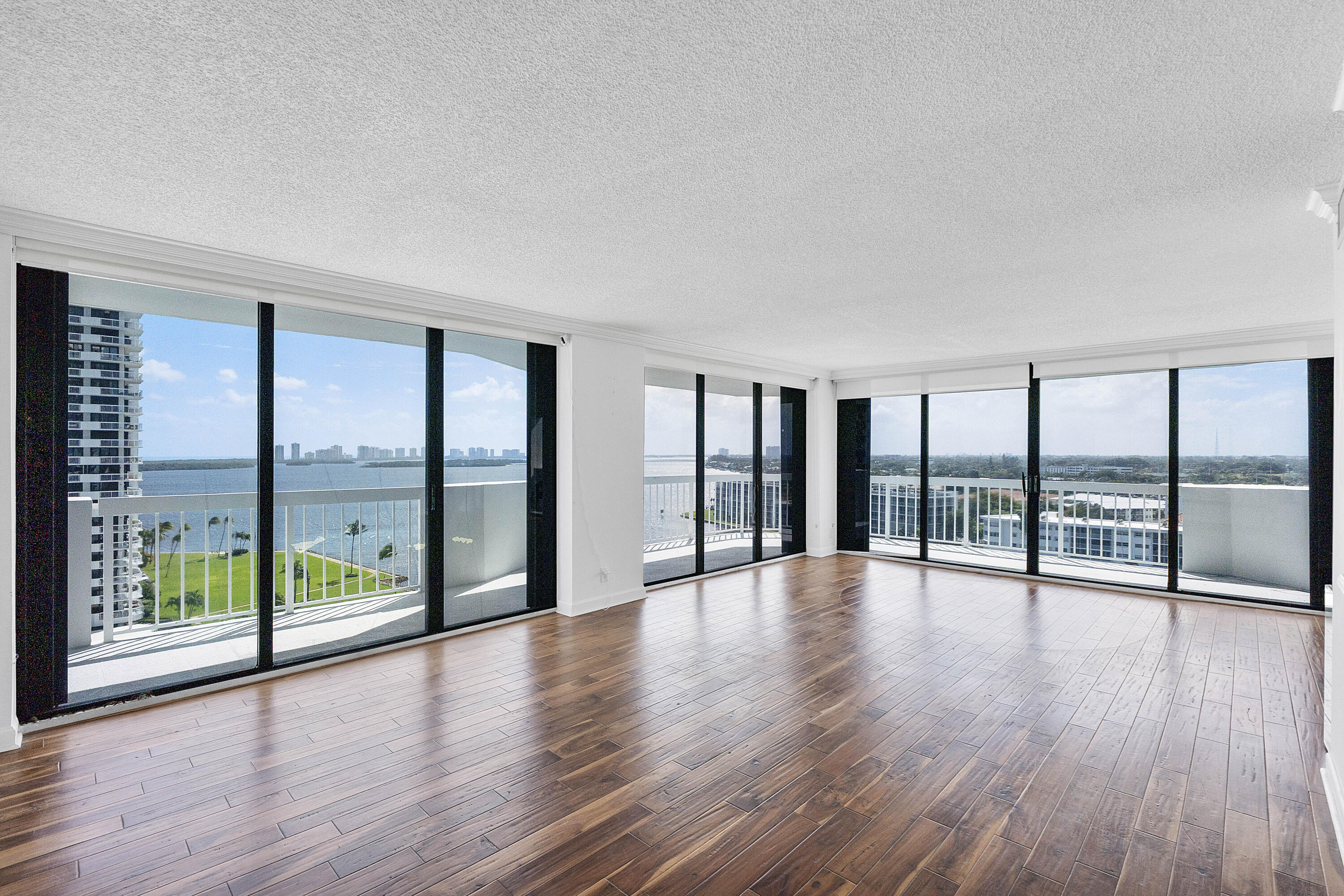 123 Lakeshore Dr u1143_013