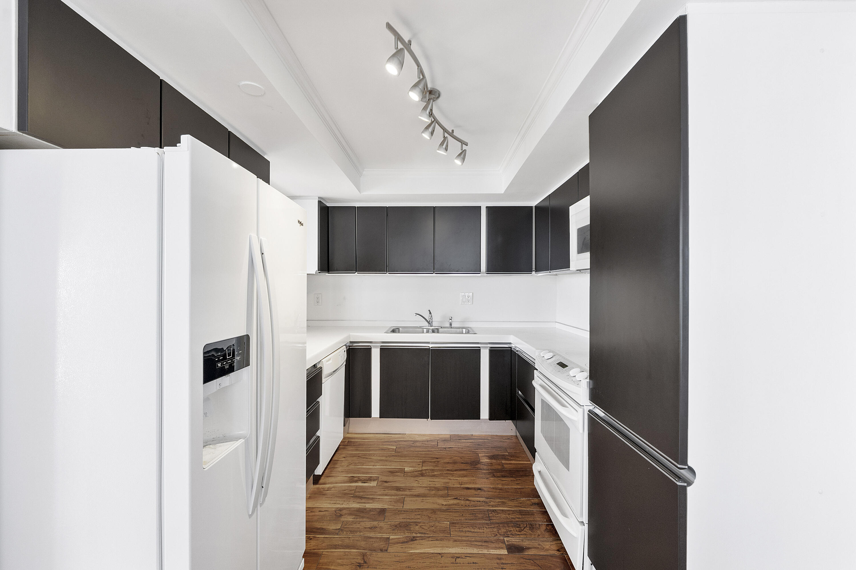 123 Lakeshore Dr u1143_020