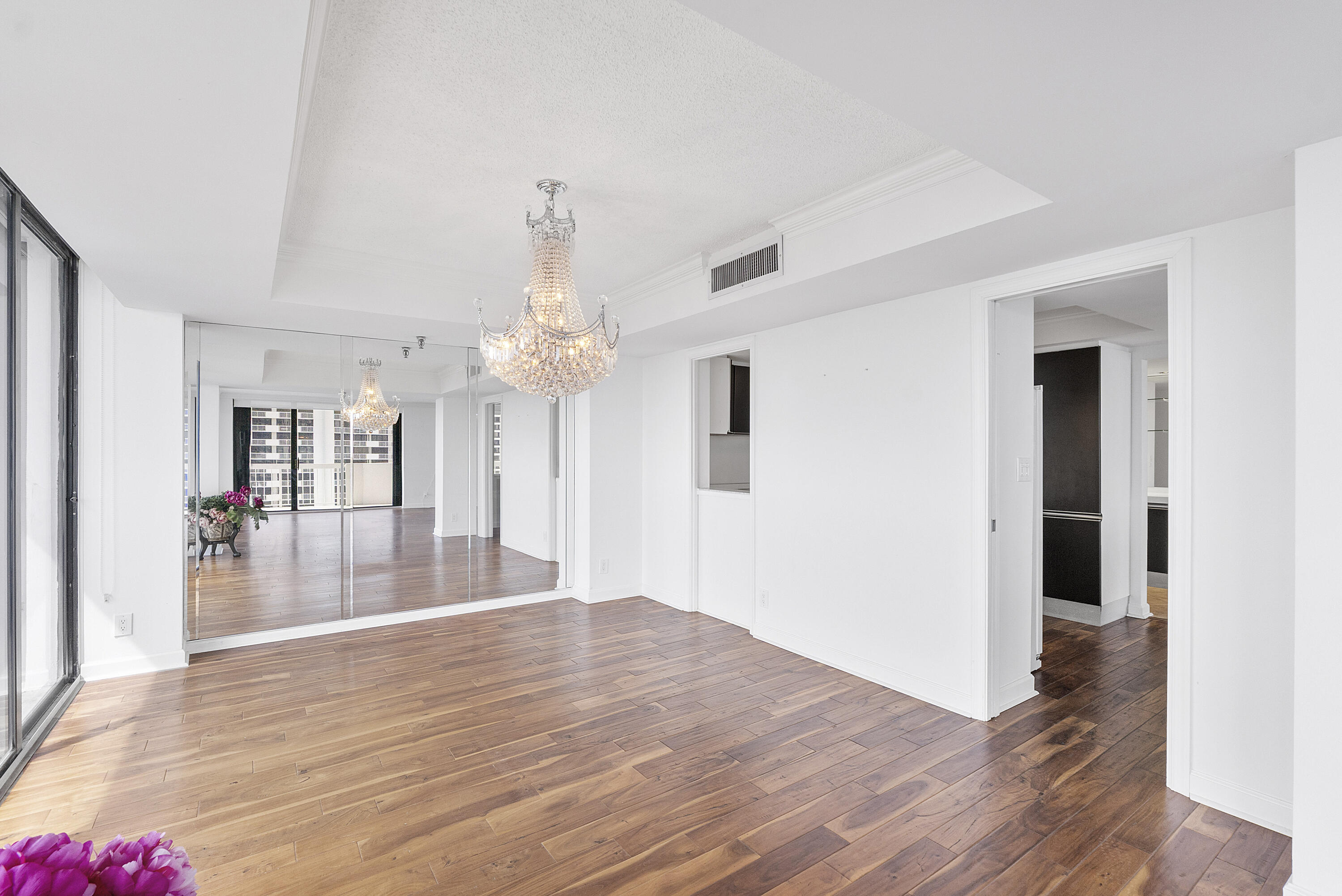 123 Lakeshore Dr u1143_017