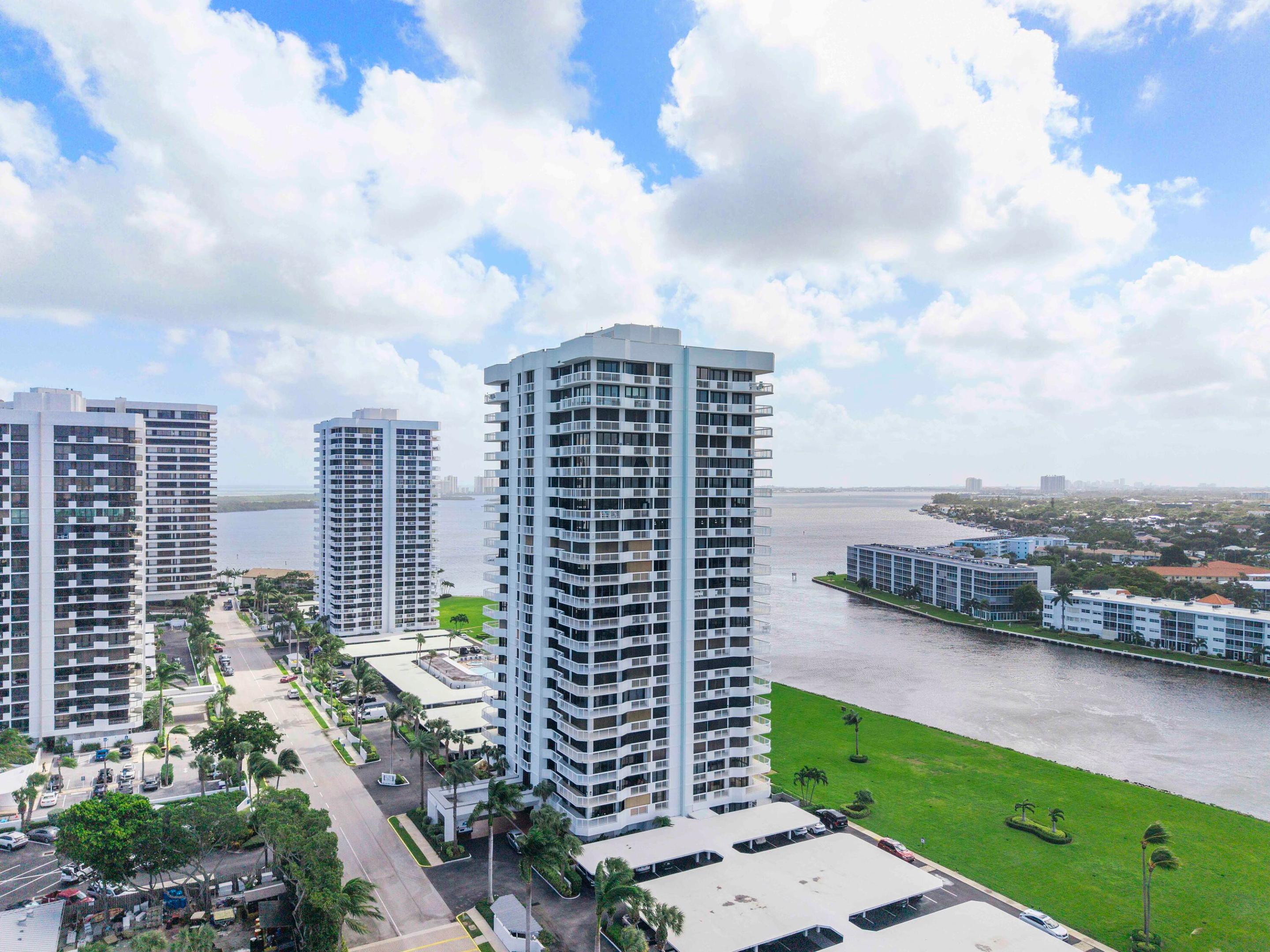 123 Lakeshore Dr u1143_002