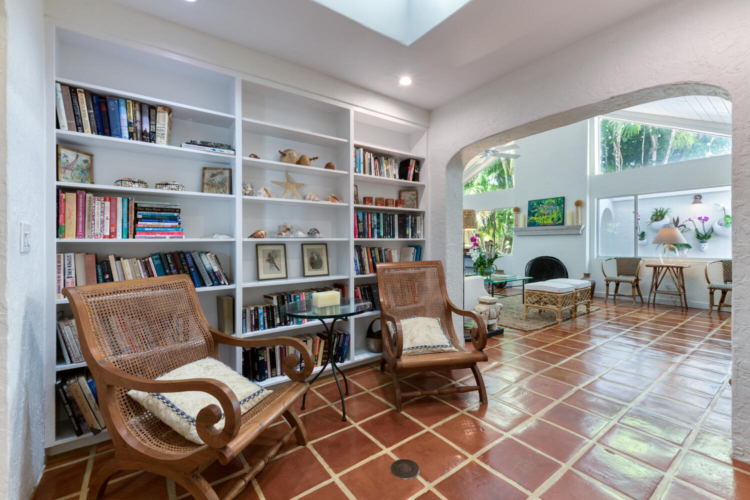 217 Debra Ln Palm Beach FL-large-019-009