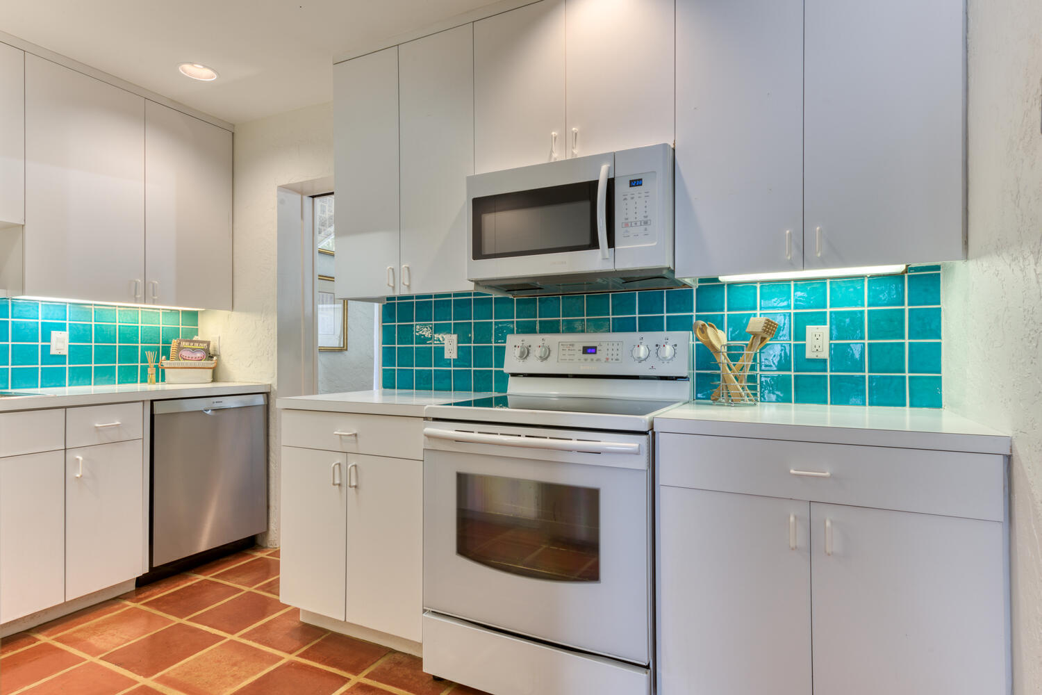217 Debra Ln Palm Beach FL-large-014-011