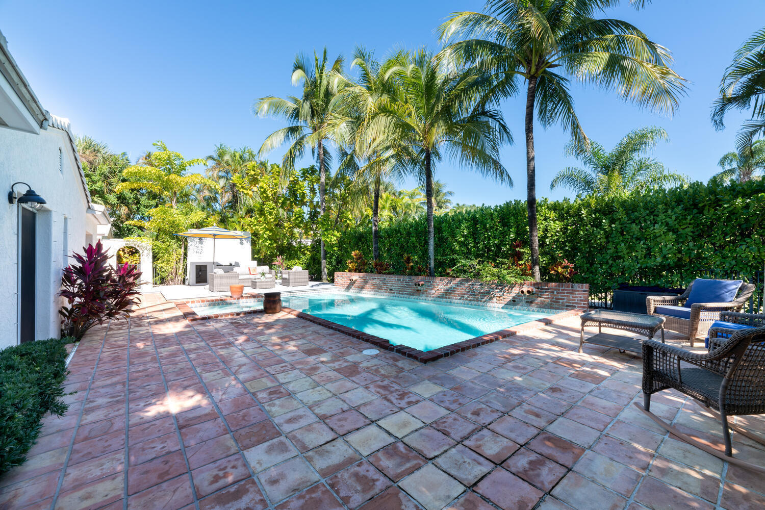 217 Debra Ln Palm Beach FL-large-025-015