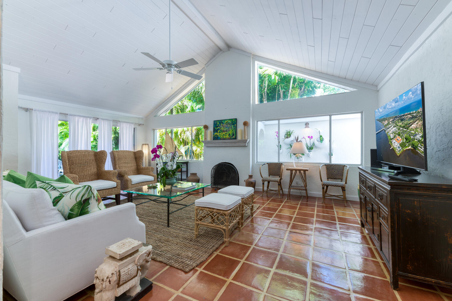 217 Debra Ln Palm Beach FL-large-015-013