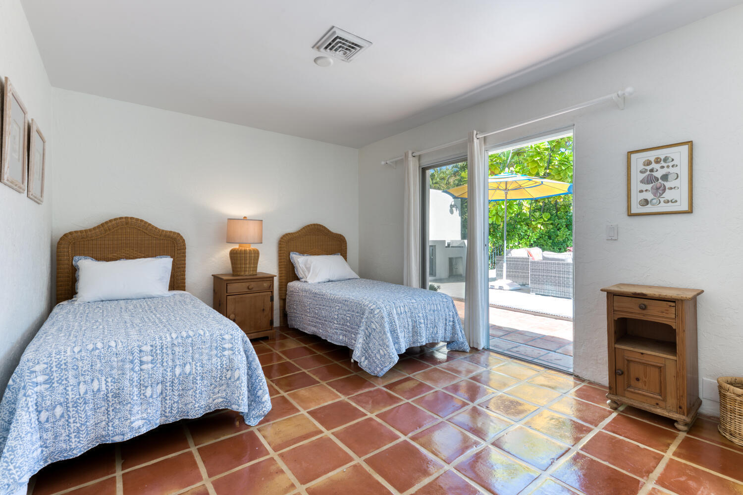 217 Debra Ln Palm Beach FL-large-021-001