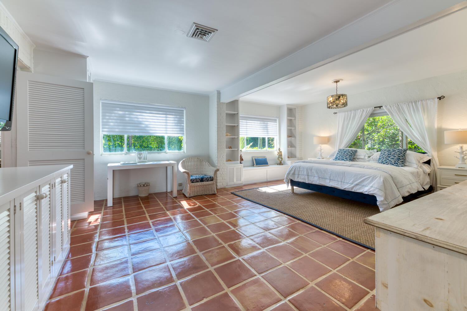 217 Debra Ln Palm Beach FL-large-011-018